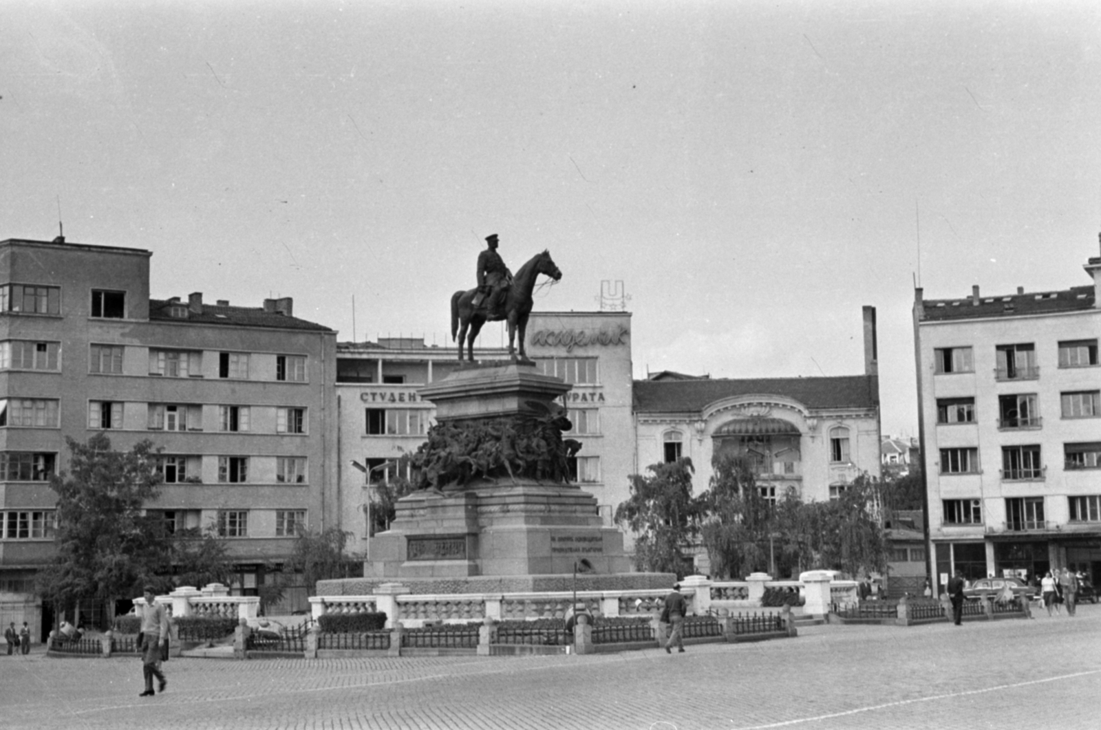 Bulgária, Szófia, Nemzetgyűlés tér, előtérben a "Felszabadító Cár" lovasszobra., 1963, Ungvári György, szobor, ló, lovas szobor, Fortepan #189231