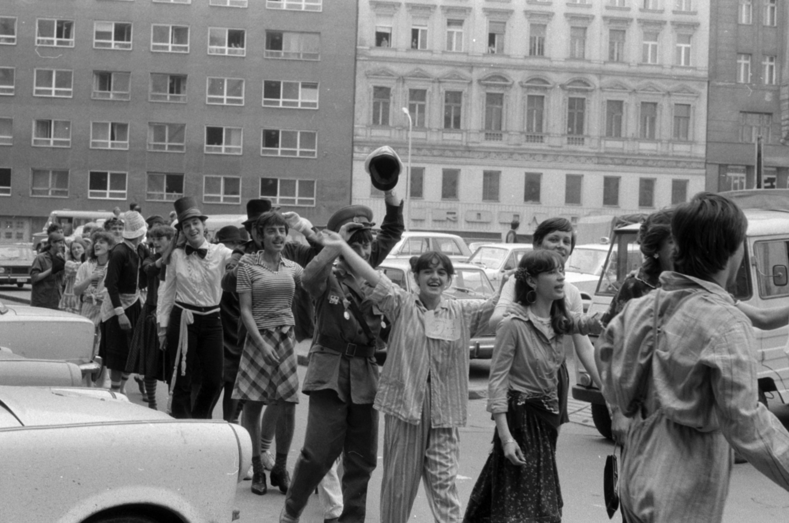 Hungary, Budapest V., Deák Ferenc utca, szemben a Bécsi utca házsora., 1975, Ungvári György, Budapest, fun, graduation, Fortepan #189247