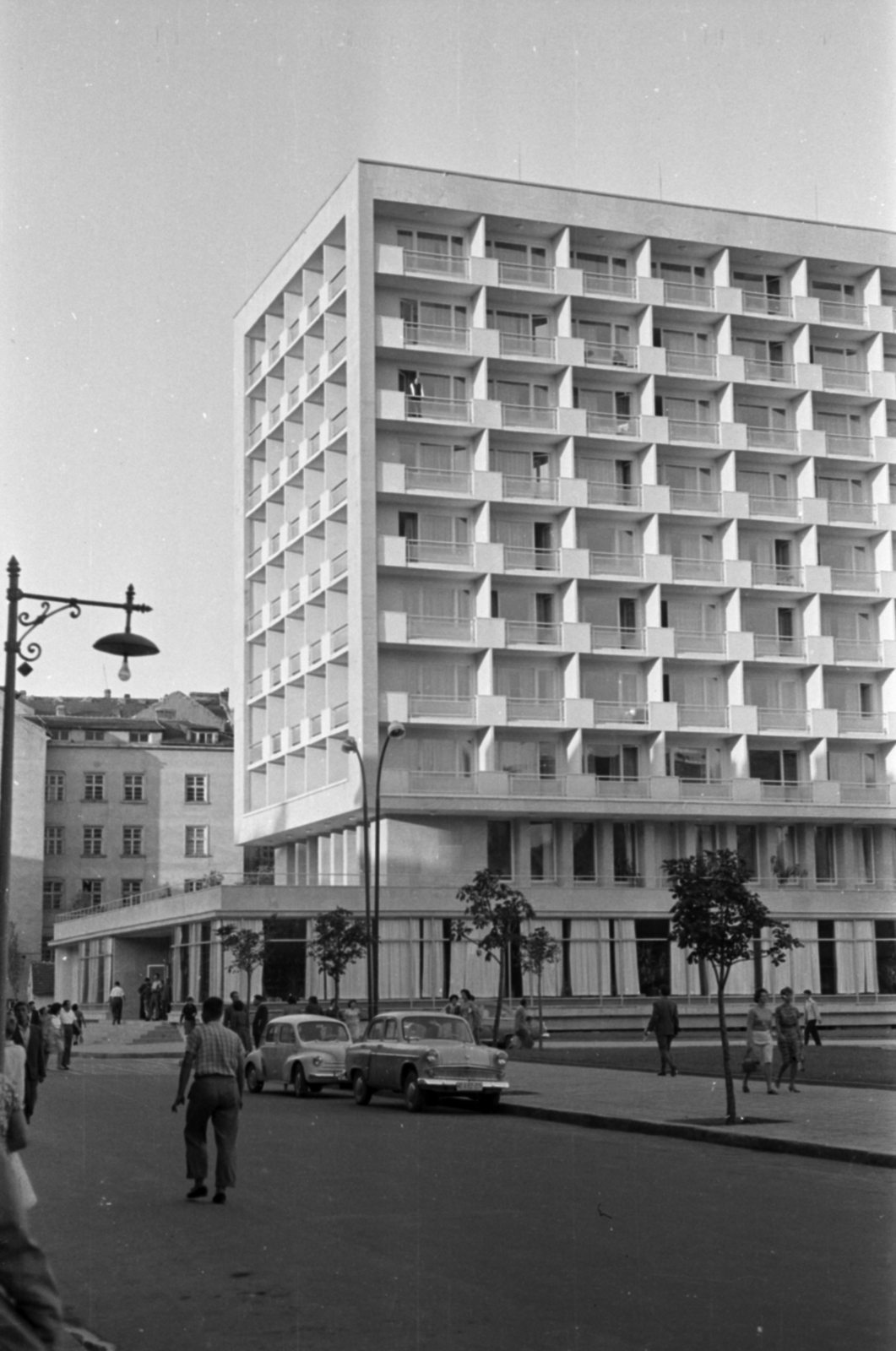 Bulgaria, Sofia, a Hotel Rila a Kaloján cár utca felől., 1964, Ungvári György, Fortepan #189261