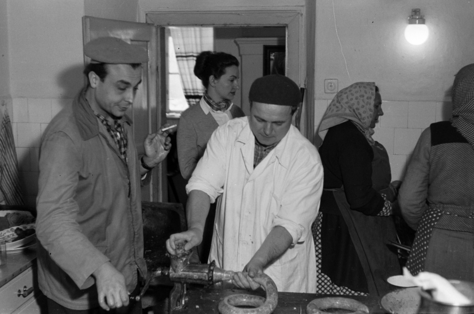 1958, Tölg Anna, sausage filler, Fortepan #189393