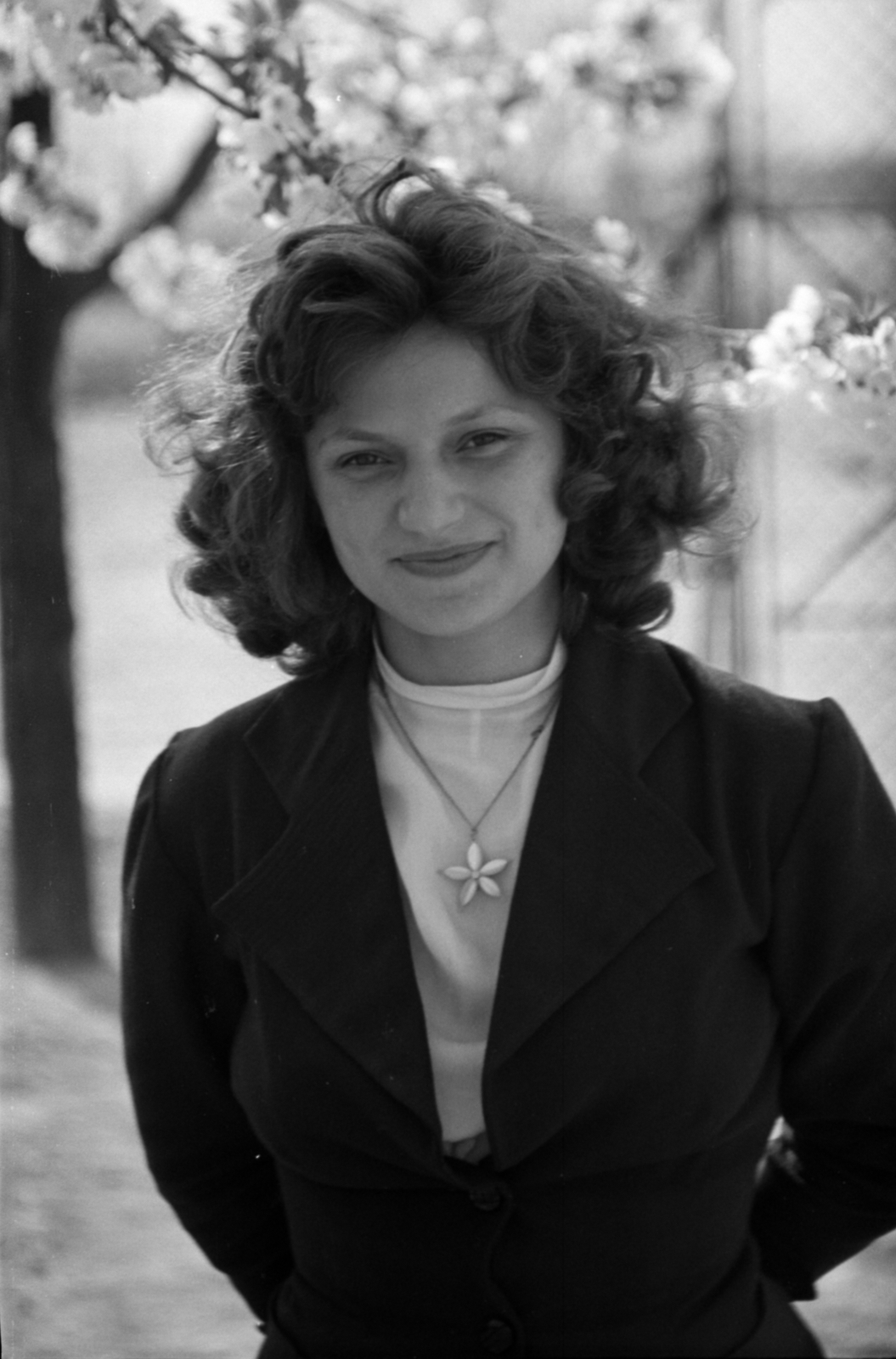 1958, Tölg Anna, hairdo, lady, smile, necklace, spring, Fortepan #189410