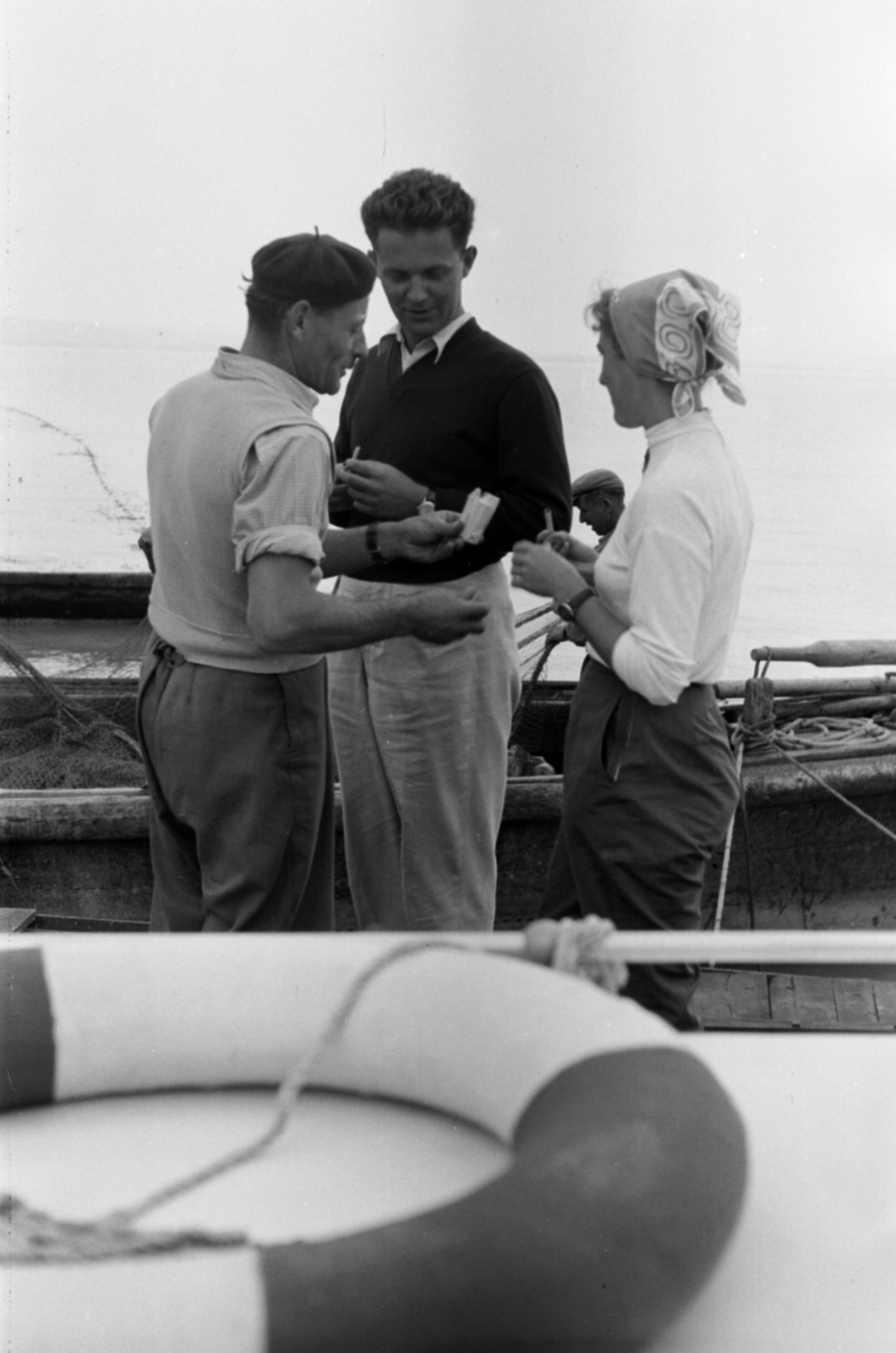 1959, Tölg Anna, cigarette, Fortepan #189488