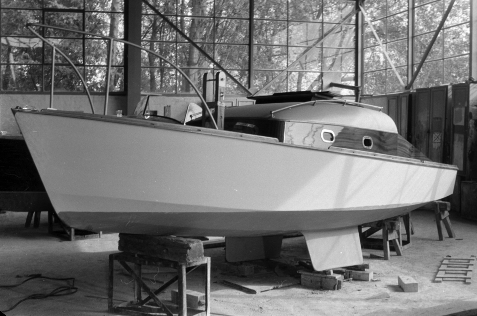 Hungary, Balatonfüred, a Balatonfüredi Hajógyár sporthajó gyártó részlege., 1960, Tölg Anna, shipbuilding, Fortepan #189598