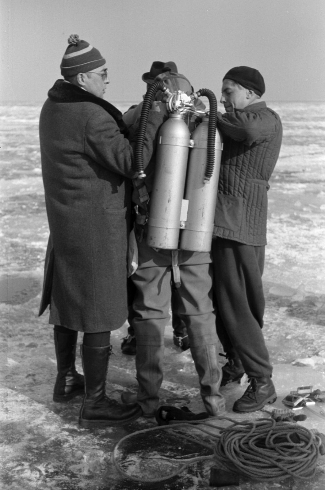 1961, Tölg Anna, oxygen cylinder, Fortepan #189653