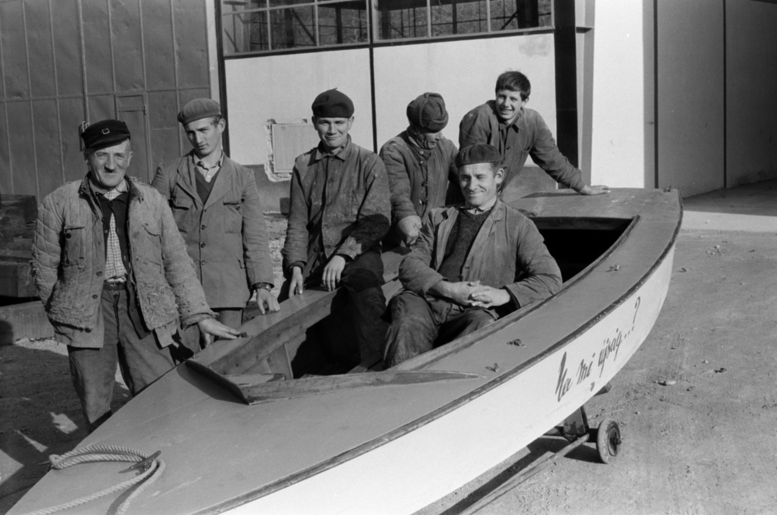 Hungary, Balatonfüred, a Balatonfüredi Hajógyár sporthajó gyártó részlege., 1961, Tölg Anna, worker, boat, tableau, Fortepan #189690