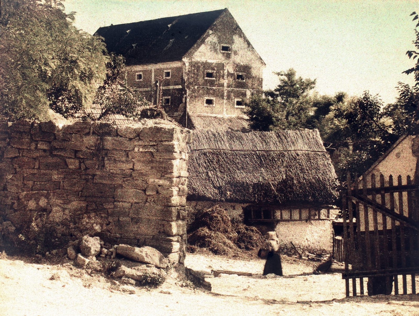 Hungary,Lake Balaton, Tihany, szemben az apátság uradalmának magtára (granarium) a mai Mádl Ferenc téren., 1932, Fortepan/Album042, Fortepan #189951