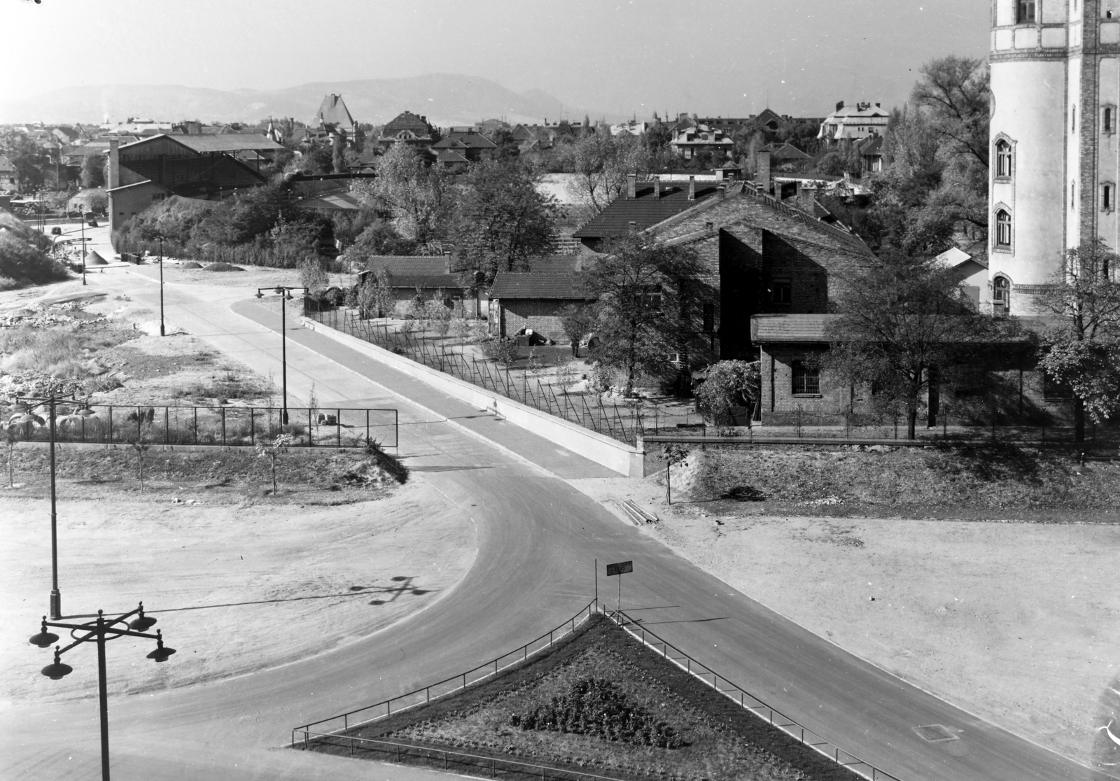 Hungary, Budapest XIV., kilátás a Népstadionból, szemben a Millenáris sporttelep, jobbra a Magyar Állami Földtani Intézet épületének sarka., 1960, UVATERV, Budapest, picture, Fortepan #189960