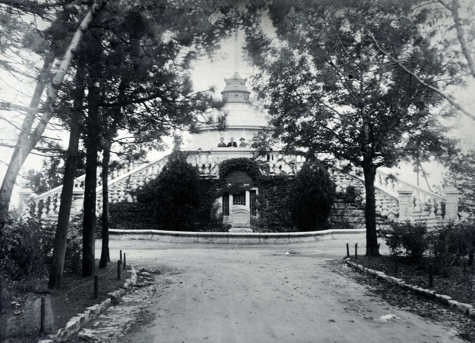 Hungary, untitled, Budapest XII., Széchenyi-emlék út, Széchenyi-kilátó, az egykor a mai Hősök terén állt gloriette (artézi kút)., 1927, Wittner Lucia, Budapest, Fortepan #190095
