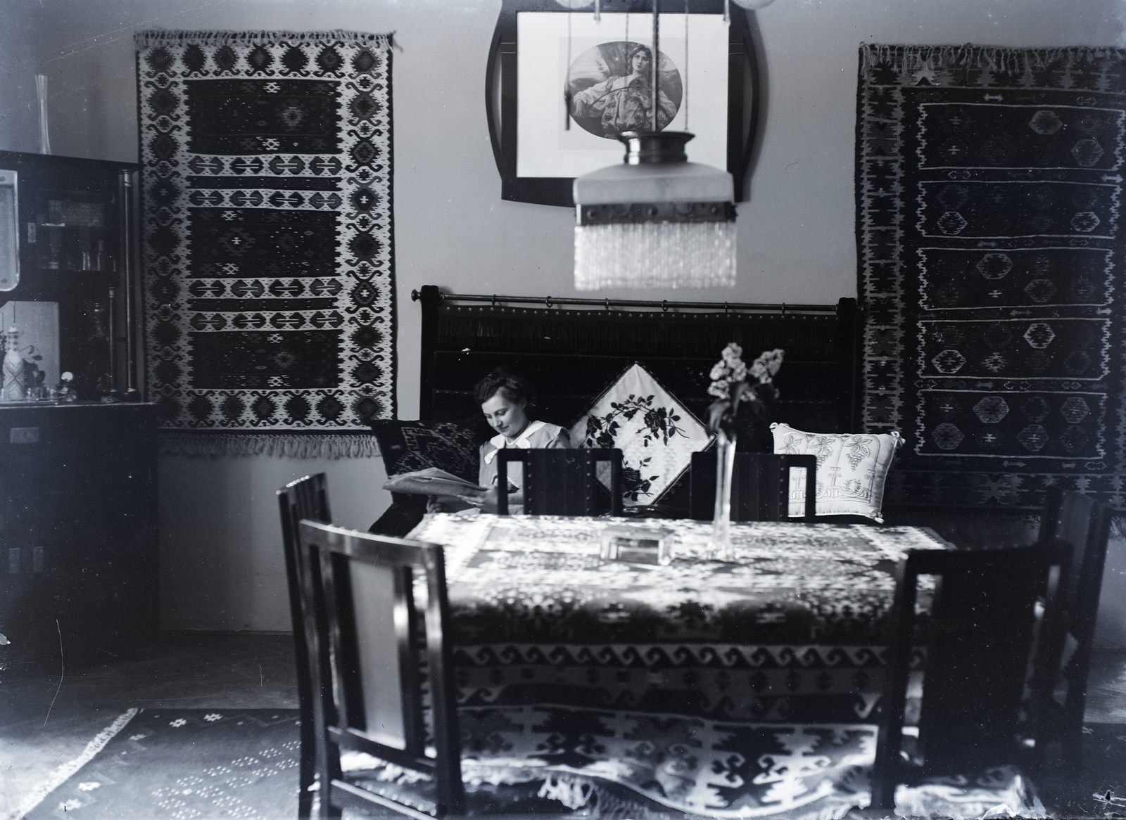 1921, Wittner Lucia, reading, picture frame, table, dining room, tapestry, carpet, Fortepan #190125