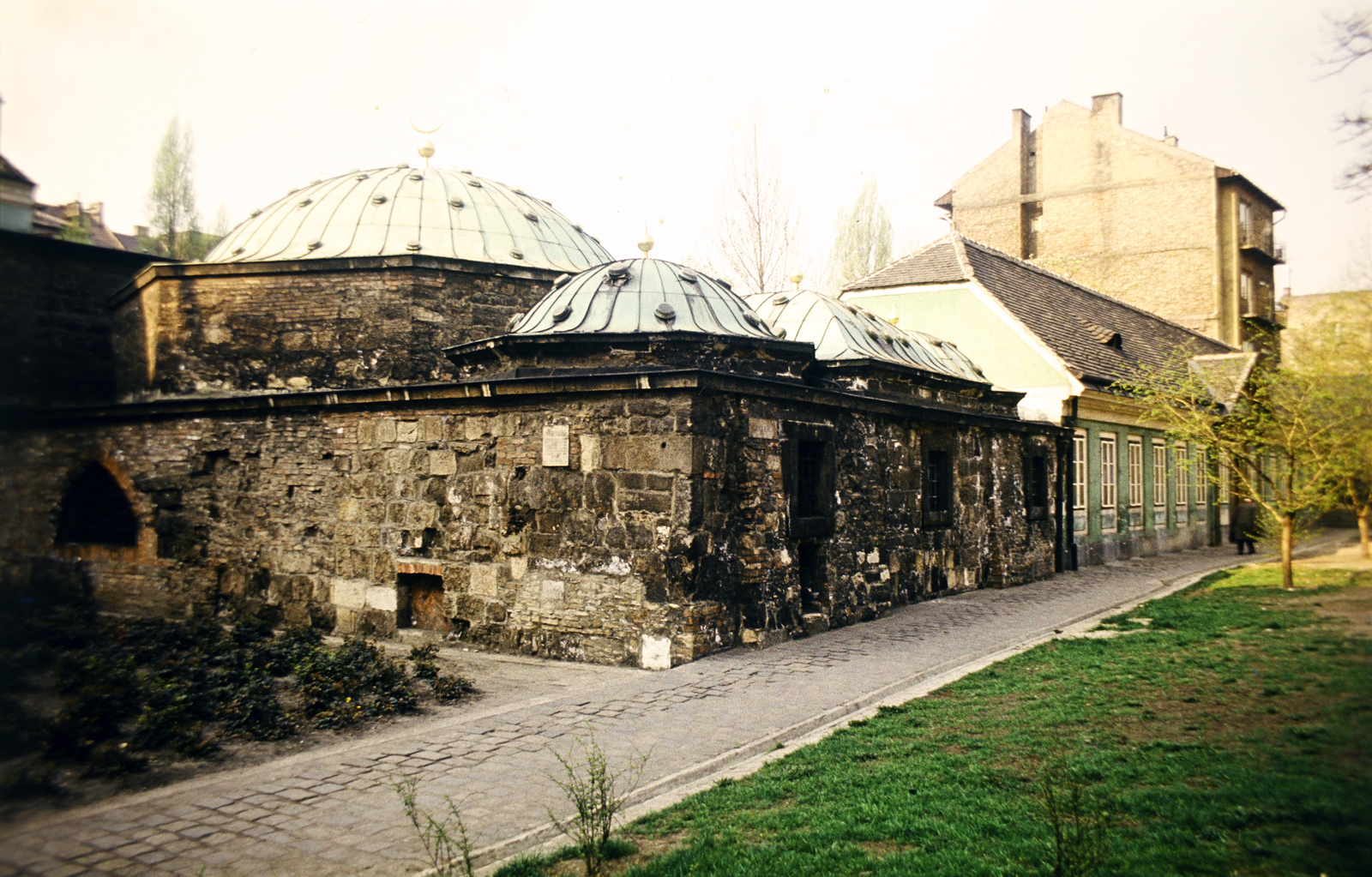 Magyarország, Budapest II., Fő utca - Ganz utca sarok, Király fürdő., 1963, Wittner Lucia, Budapest, Fortepan #190169