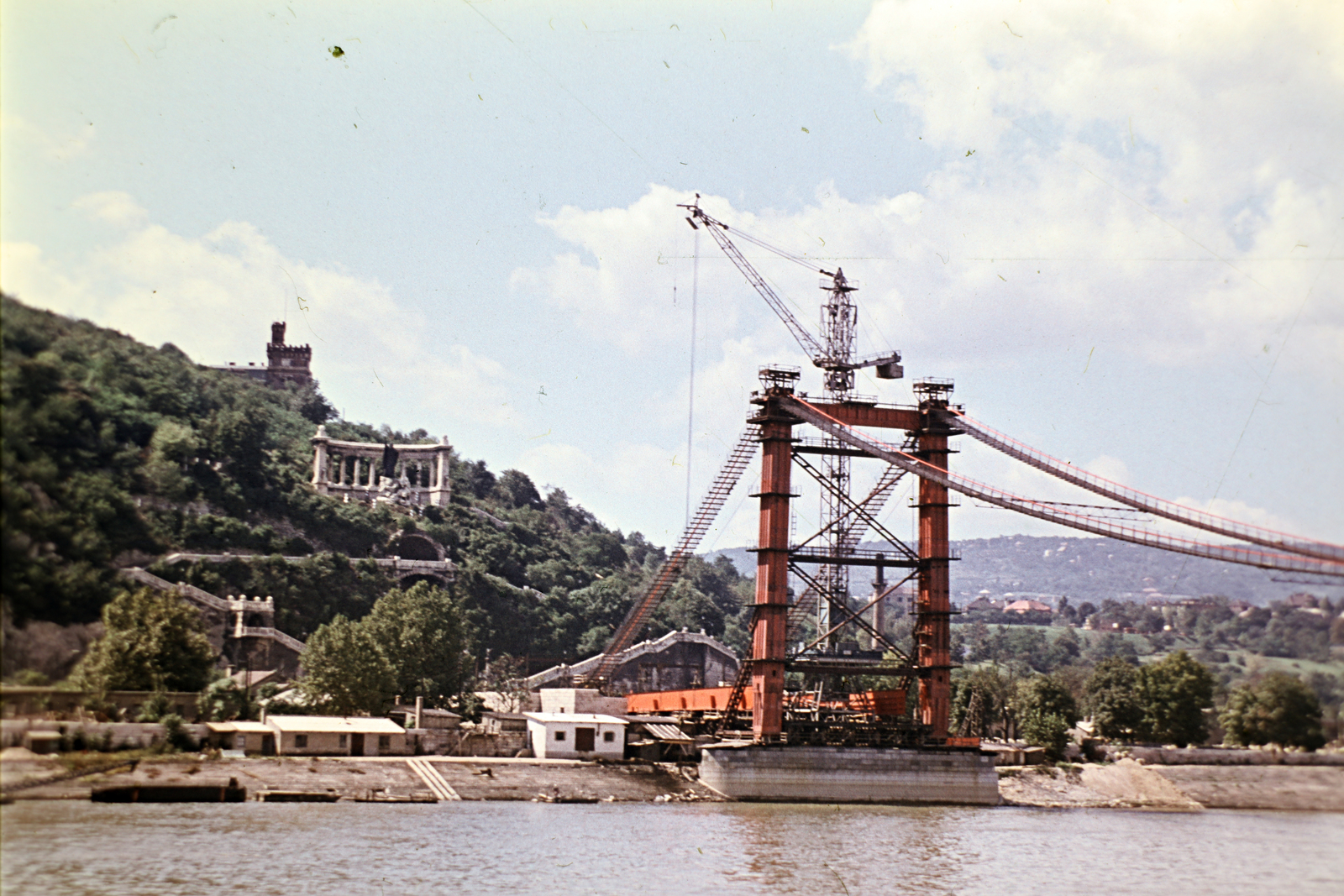 Hungary, Budapest I., az Erzsébet híd építése, a budai kapuzat. Háttérben a Szent Gellért szobor., 1964, Wittner Lucia, colorful, Budapest, Fortepan #190195