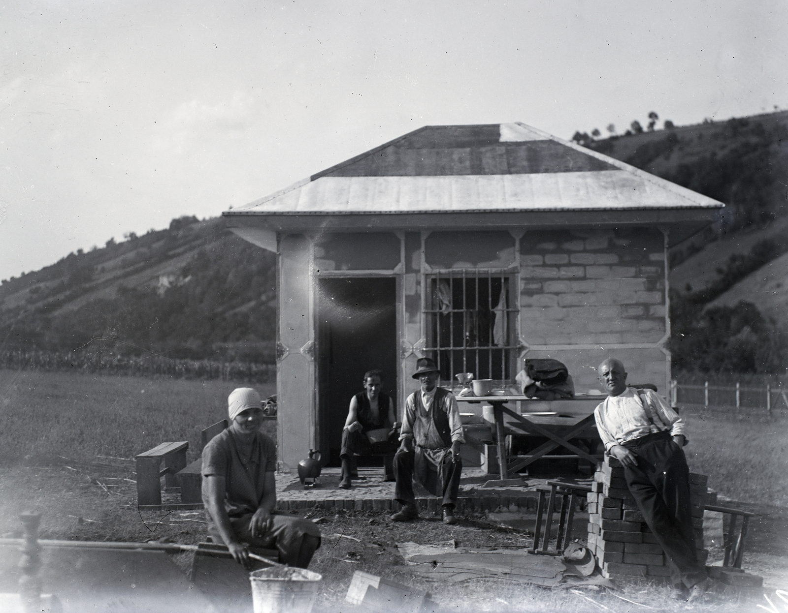 Magyarország, Zebegény, Újvölgy. Háttérben a Malom-hegy., 1920, Zagyva Tiborné, építkezés, Fortepan #190207