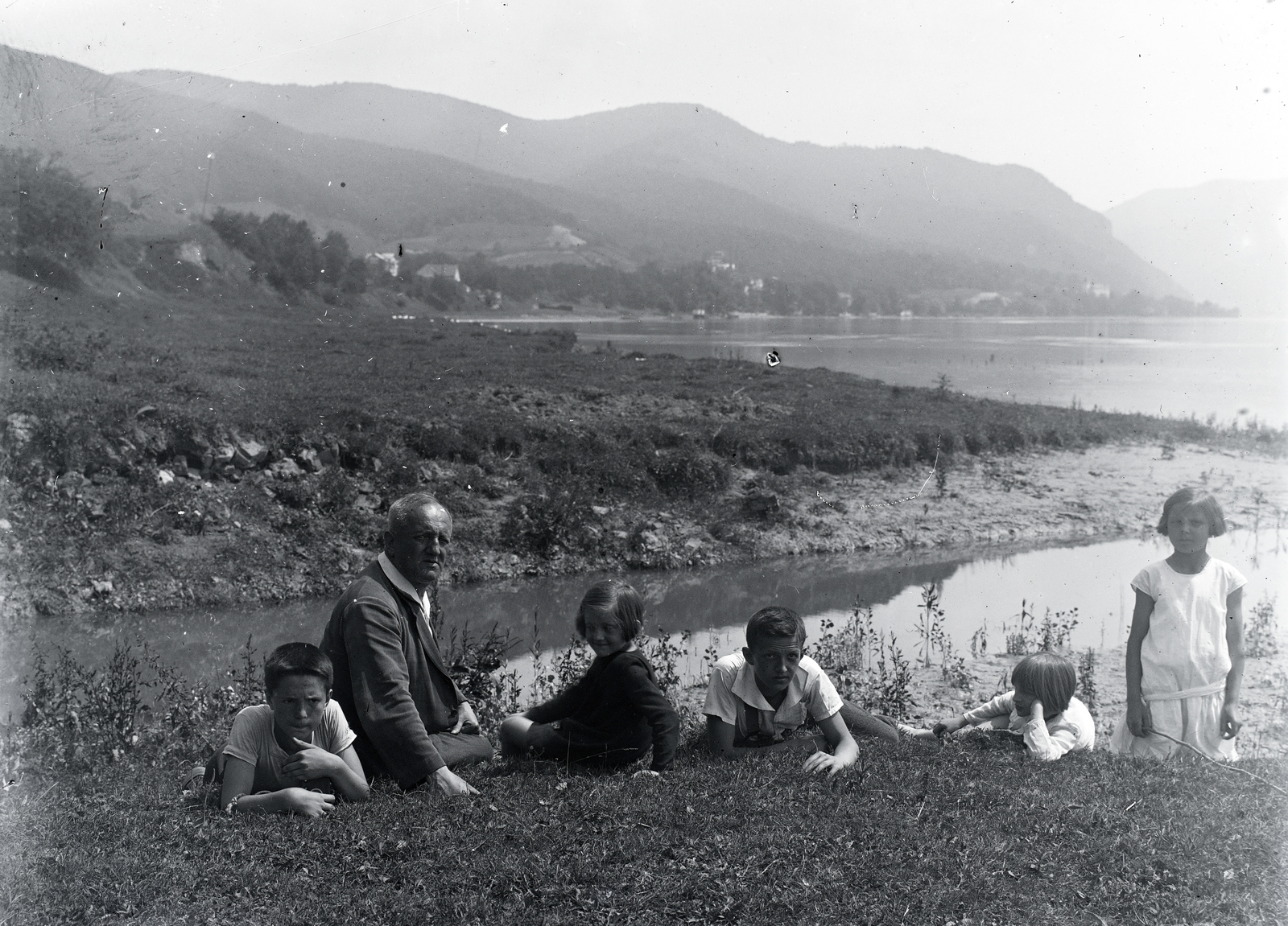 Magyarország, Zebegény, Duna-part., 1928, Zagyva Tiborné, folyópart, kirándulás, Fortepan #190221