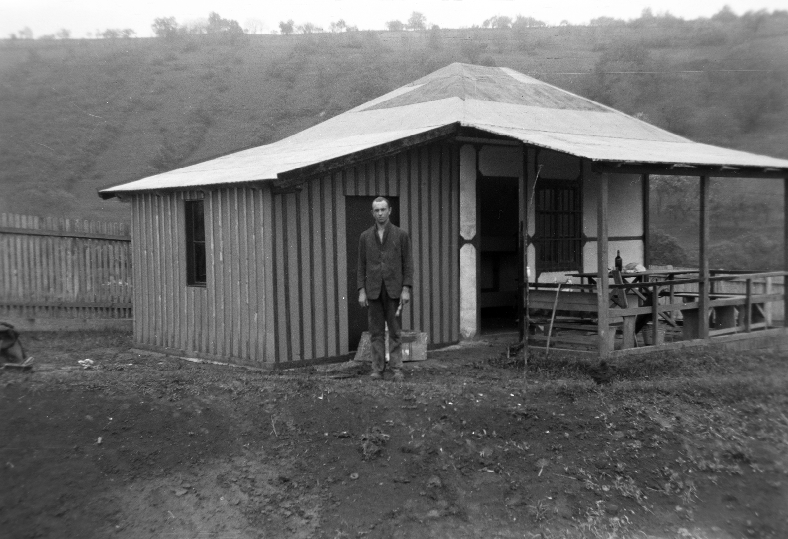 Magyarország, Zebegény, Újvölgy. Háttérben a Malom-hegy., 1920, Zagyva Tiborné, nyaraló, Fortepan #190259