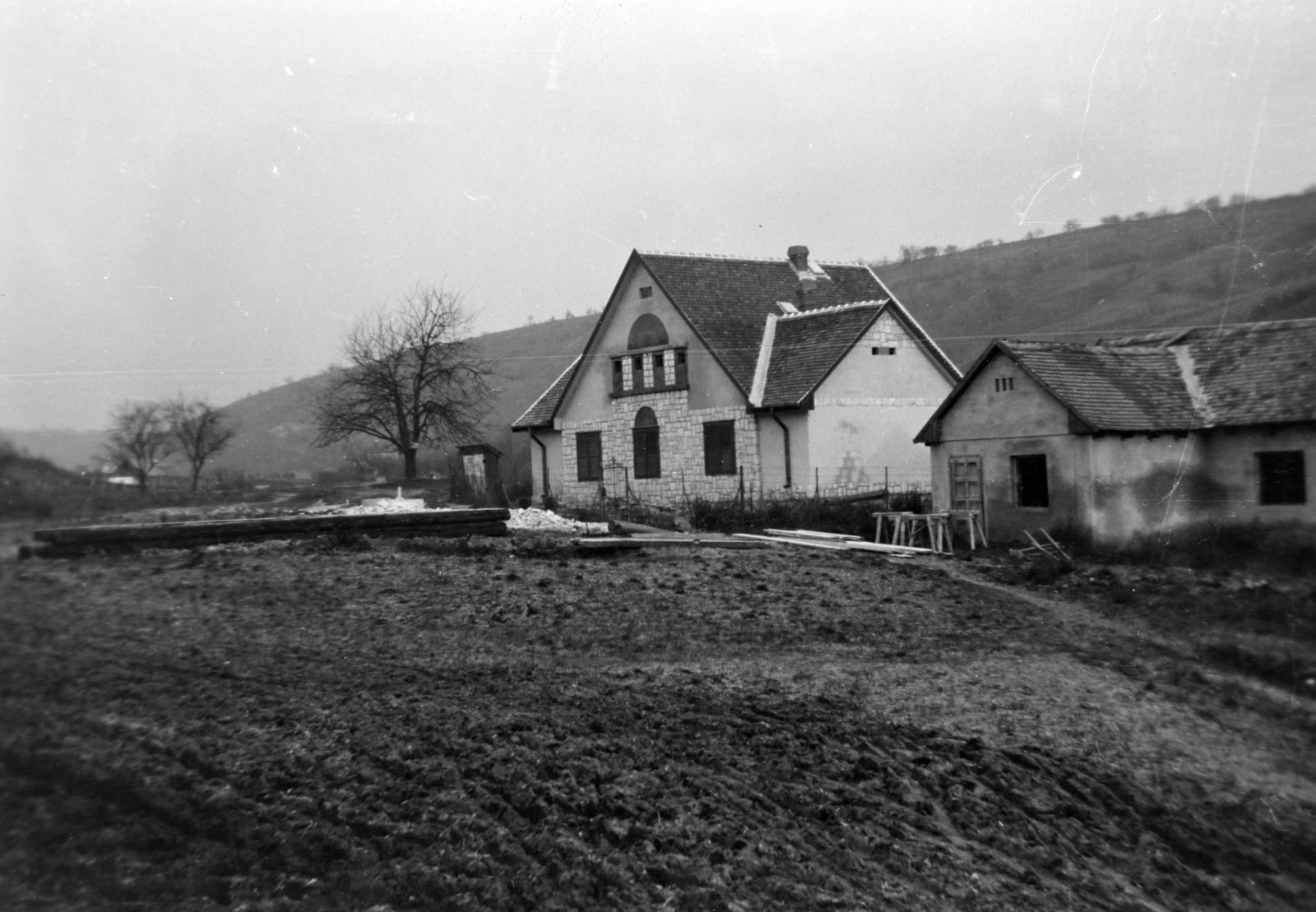 Magyarország, Zebegény, Újvölgy, a mai Völgy utca 2. Háttérben a Malom-hegy., 1924, Zagyva Tiborné, Fortepan #190265