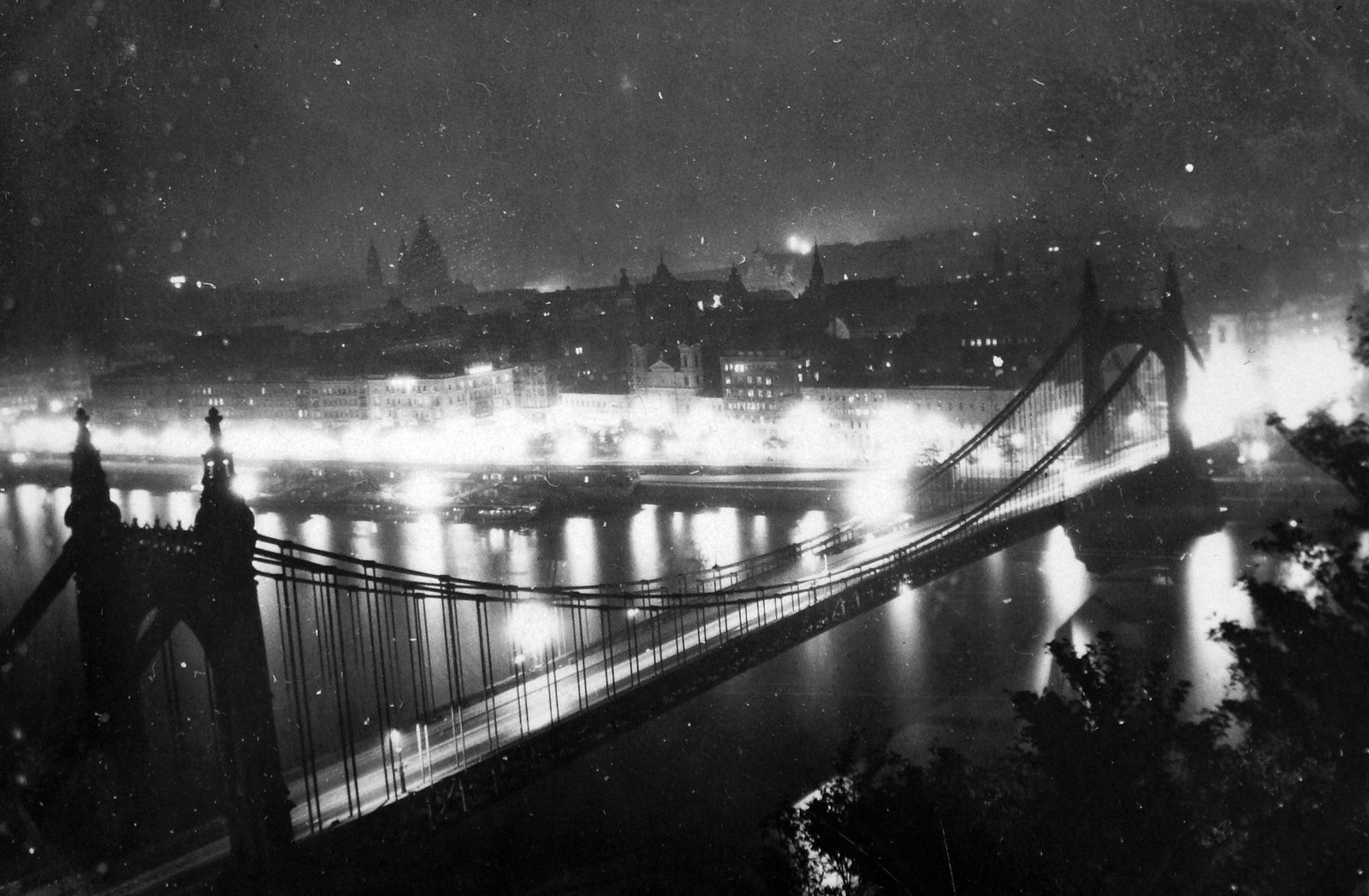 Hungary, Budapest, Erzsébet híd a Gellérthegyről., 1934, Jankovszky György, night, Danube, eclectic architecture, suspension bridge, Duna-bridge, Antal Kherndl-design, Aurél Czekelius-design, Fortepan #19028