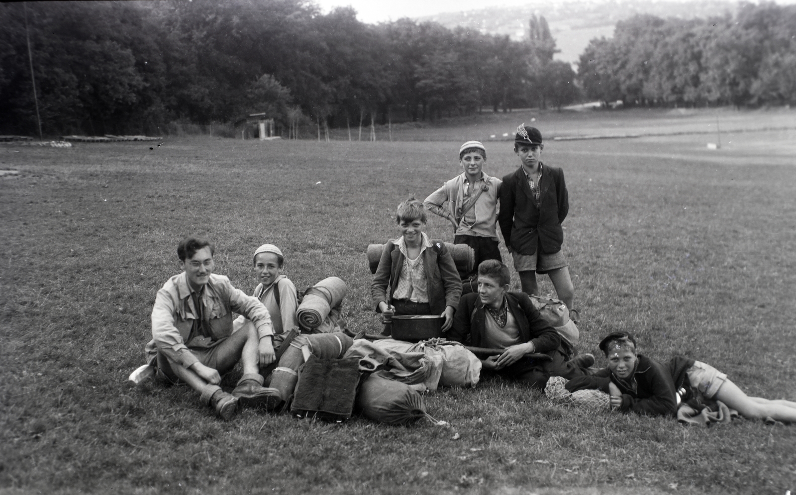 Hungary, Budapest II., Nagyrét., 1942, Zagyva Tiborné, Budapest, boys, lie in the grass, travel equipment, Fortepan #190280