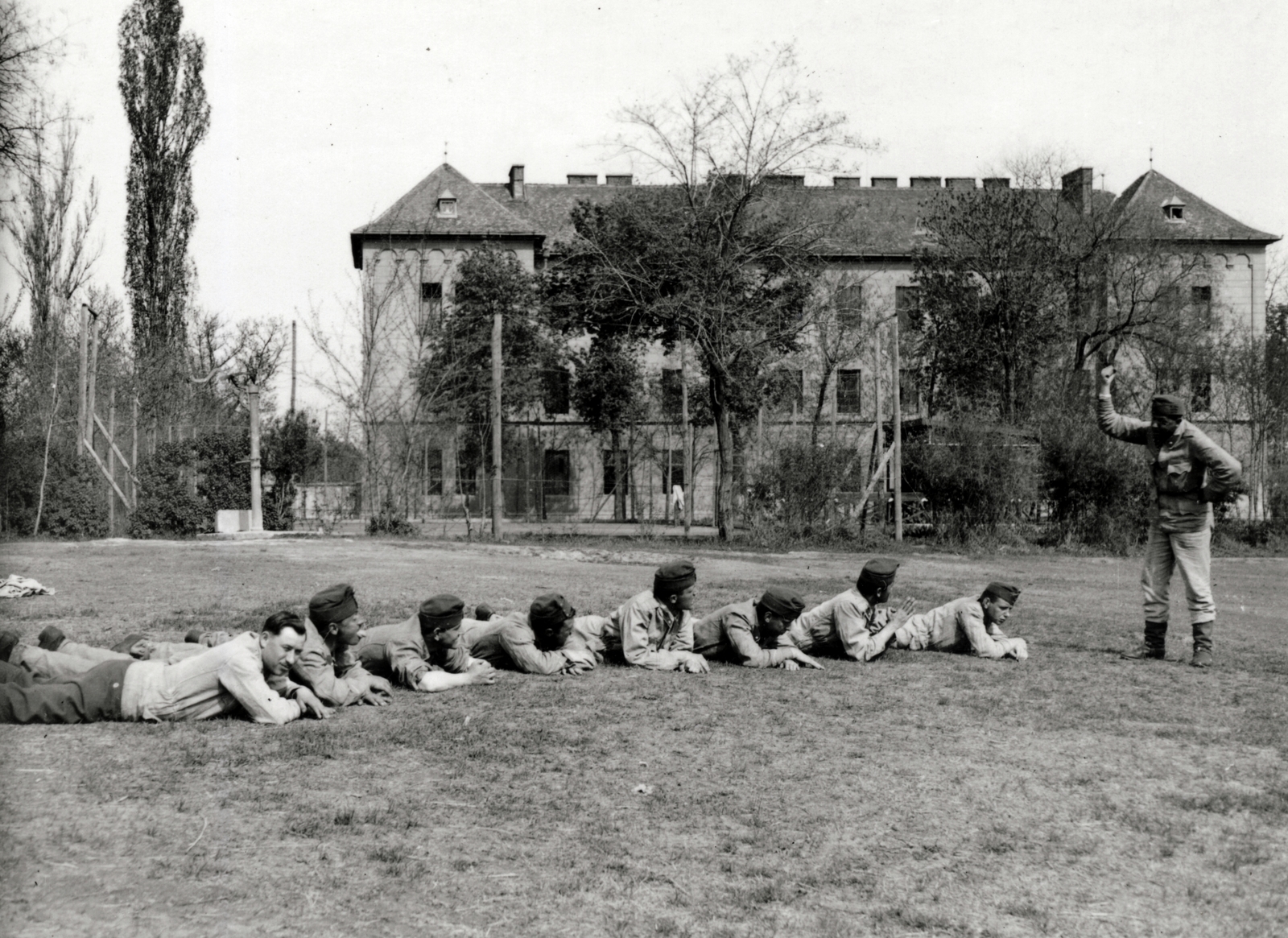 Magyarország, Kecskemét, Ferenc József gyalogsági laktanya, gyakorlótér., 1941, Zagyva Tiborné, Fortepan #190305