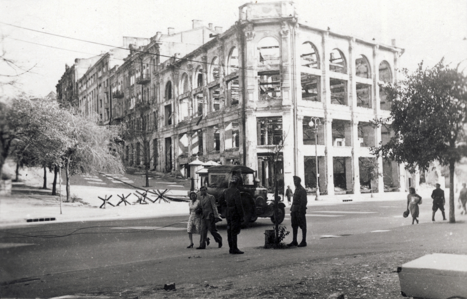 Ukraine, Kyiv, Hrescsatik sugárút, szemben a Ljuteranszka utca (Lutherstraße)., 1942, Zagyva Tiborné, Fortepan #190373