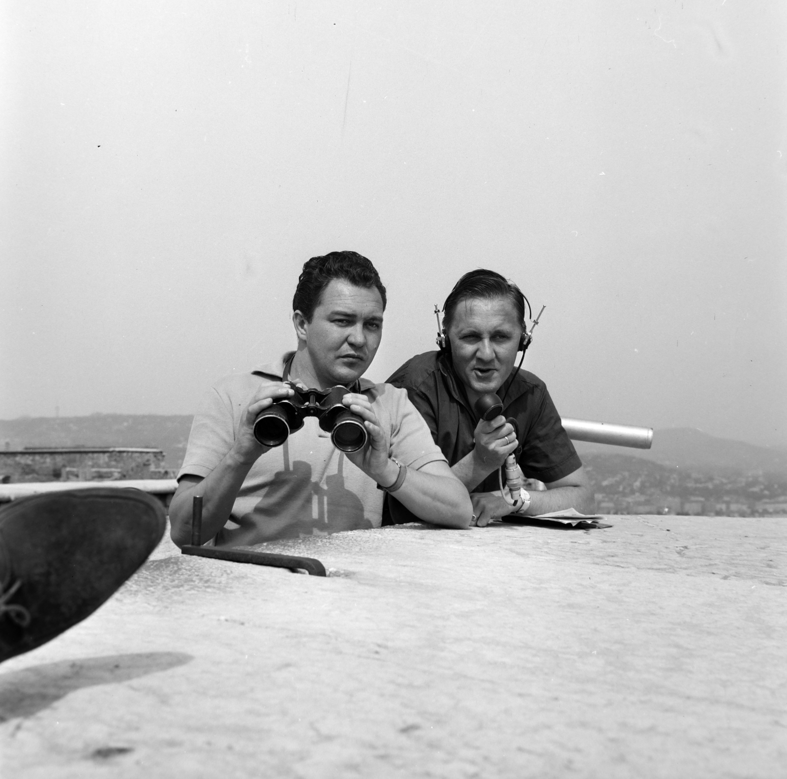 Magyarország, Gellérthegy, Budapest XI., Citadella. Fábián Gyula és Regős Sándor riporterek a Szivárvány című vasárnap délelőtti műsorban., 1963, Szalay Zoltán, Budapest, Fortepan #190415