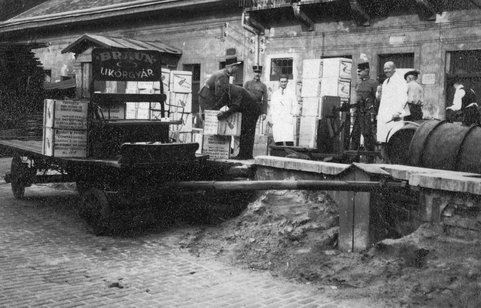 Hungary, Budapest VIII., Üllői út 60. Braun Likőrgyár., 1934, Jankovszky György, factory, barrel, chest, cart, distillery, liquor, Budapest, scale, tax audit, Fortepan #19042