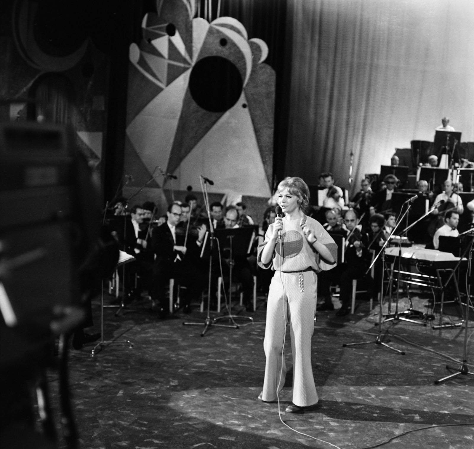 Hungary, Budapest VIII., Erkel Színház, Táncdalfesztivál, Monyók Ildikó színésznő, énekesnő., 1969, Szalay Zoltán, Budapest, Fortepan #190444