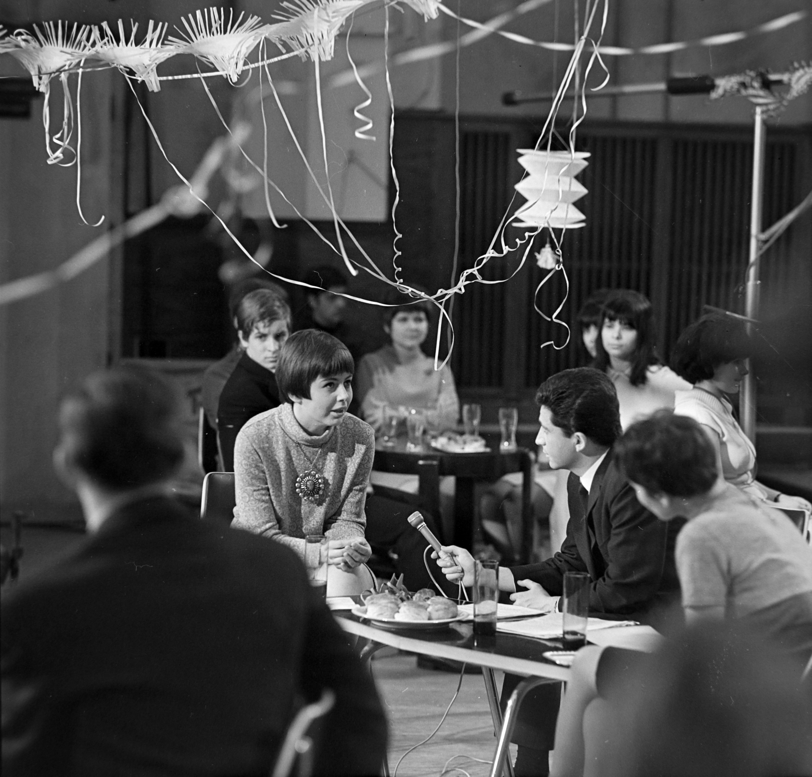 Hungary, Budapest V., az MTV 20-as stúdiója, Farsangi műsor, a házigazda Horvát János riporter., 1968, Szalay Zoltán, Budapest, Fortepan #190478