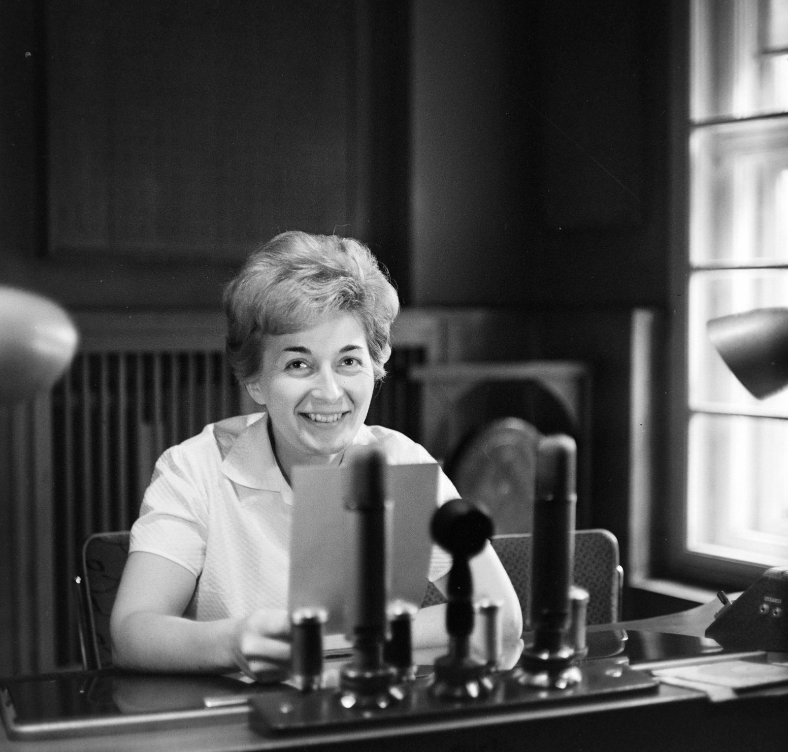 Hungary, Budapest VIII., a Magyar Rádió stúdiója, Erőss Anna rádióbemondó., 1968, Szalay Zoltán, Budapest, Fortepan #190501