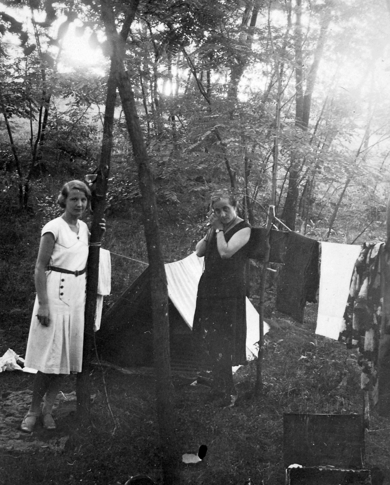 1936, Jankovszky György, women, hanging clothes, double portrait, poverty, poverty, woods, Fortepan #19053