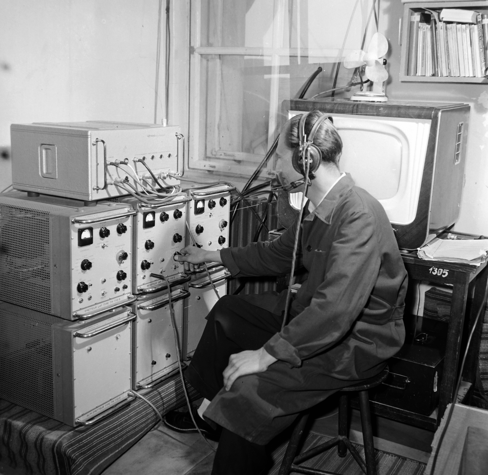 Hungary, Kékestető, a kékesi TV-relé állomás, a mikrohullámú lánc központja., 1960, Szalay Zoltán, headset, fan, instrument, cable, broadcasting, Fortepan #190543
