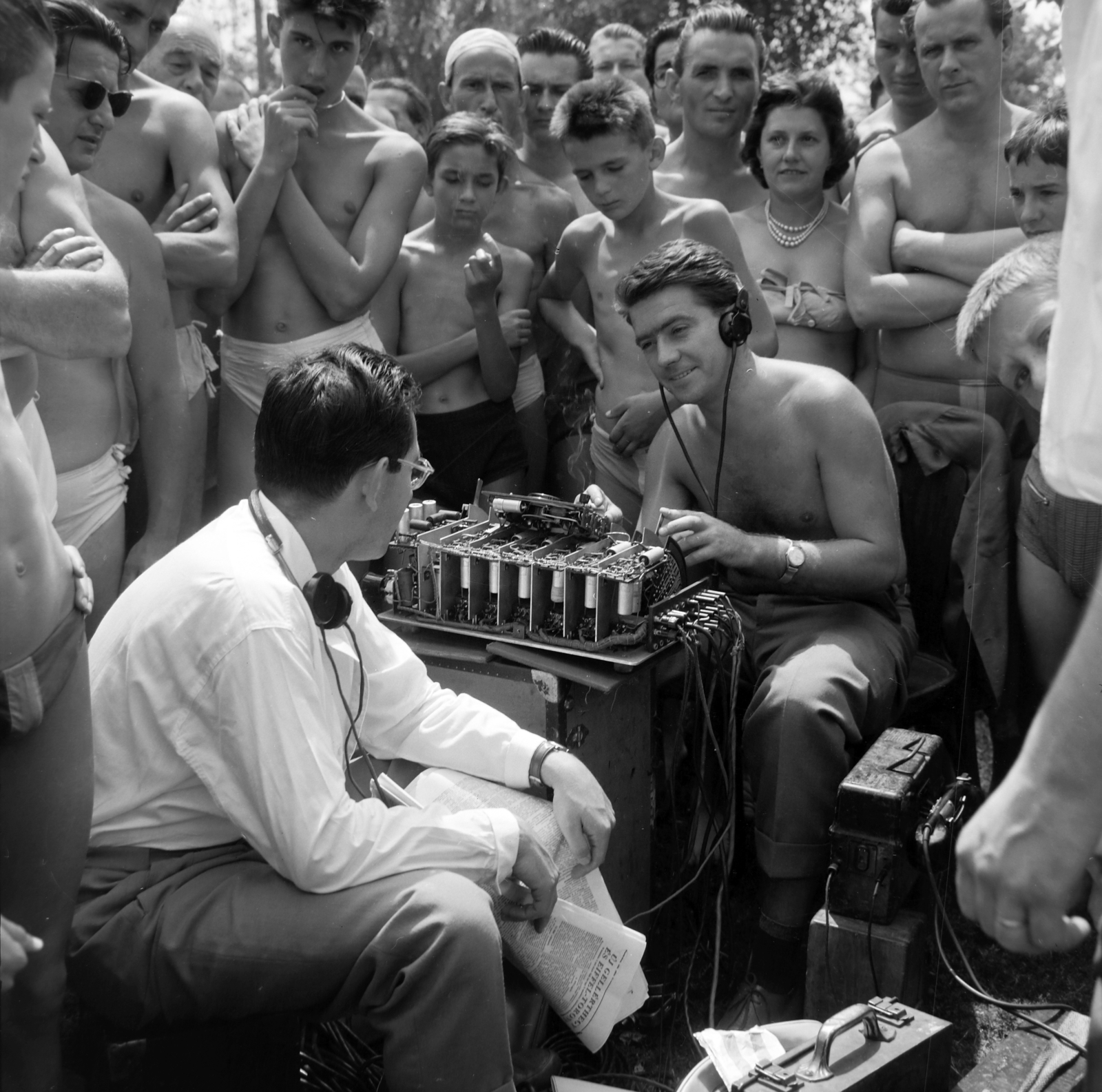 Hungary, előtérben Szűcs Ferenc a Magyar Rádió sportriportere, tőle jobbra a "technikánál" Weckermann Mátyás hangtechnikus., 1960, Szalay Zoltán, headset, half-naked, gaping, Best of, Fortepan #190572
