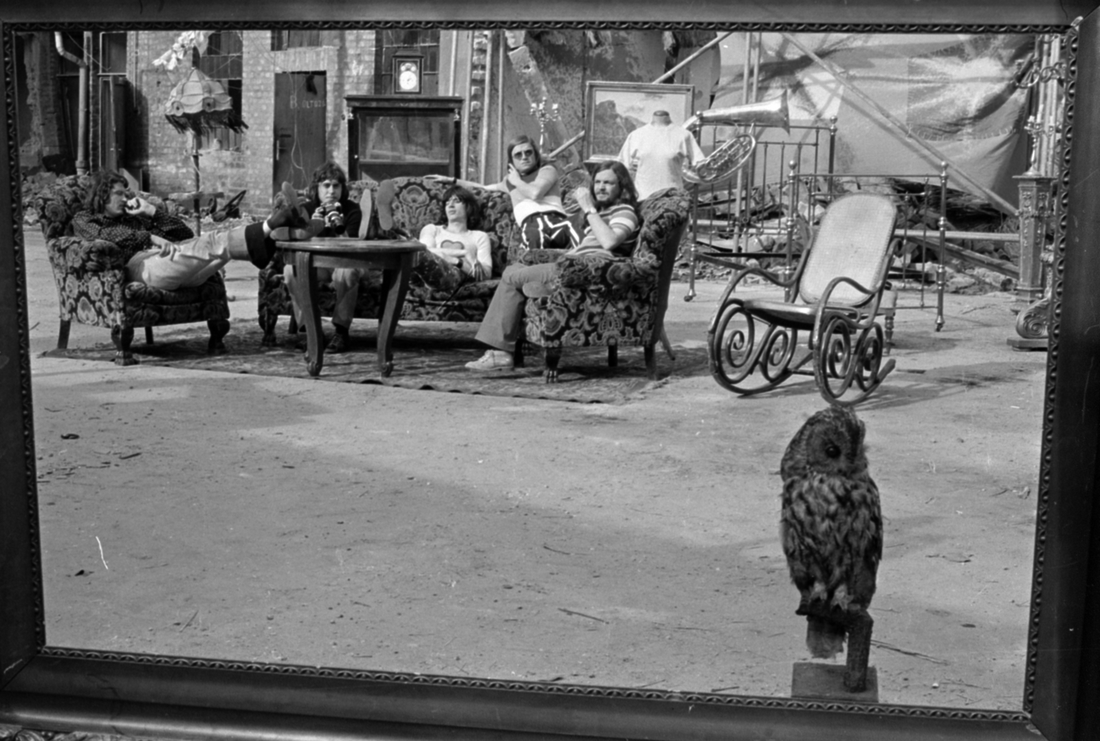 Hungary, Budapest VIII., Práter utca 74., az Add a kezed (Illés Show) című zenés film forgatása, Sándor Pál rendezésében. Pásztory Zoltán, Illés Lajos, Bródy János, Szörényi Levente, Szörényi Szabolcs., 1972, Szalay Zoltán, Budapest, flared trousers, Fortepan #190697