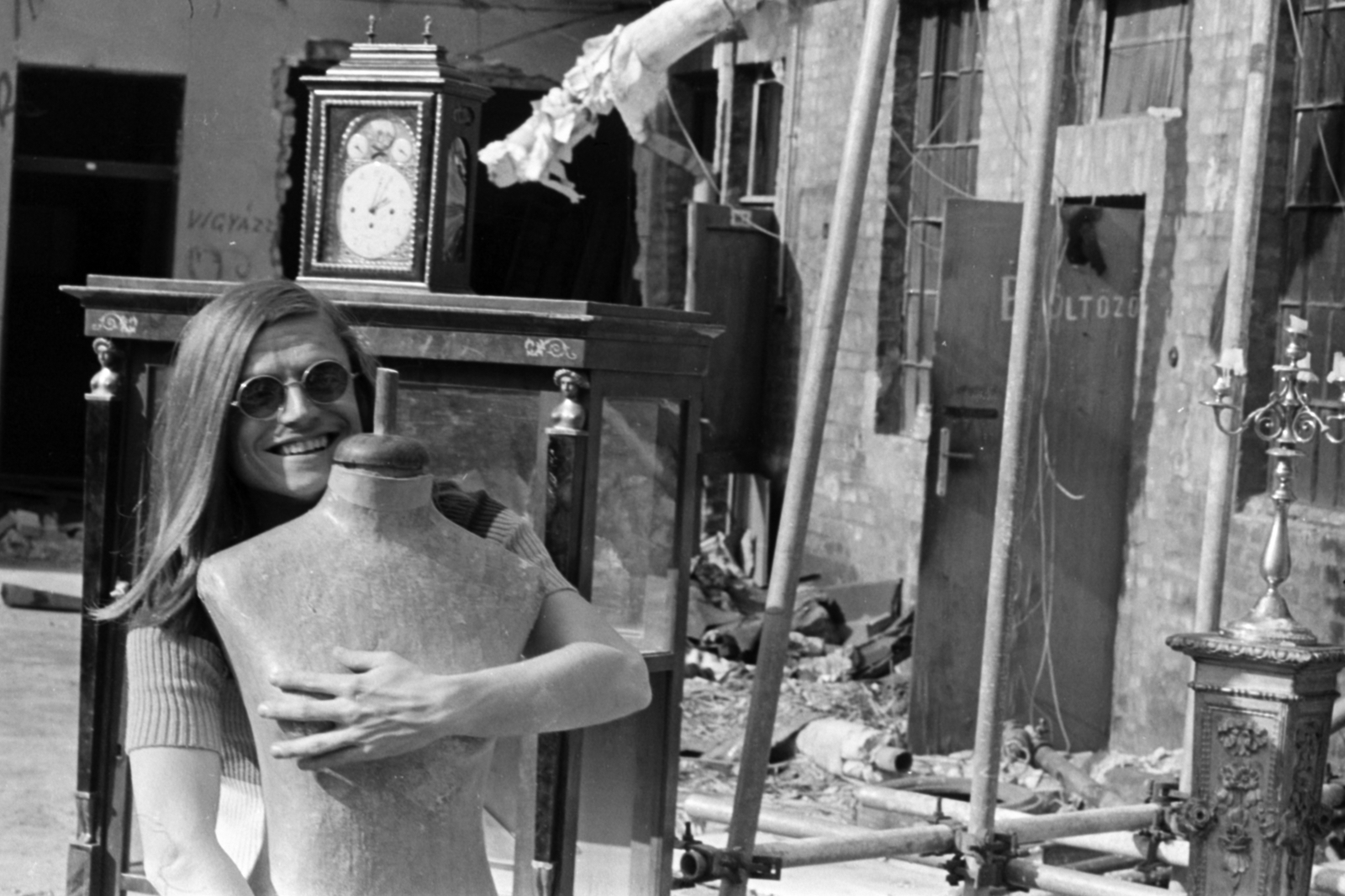 Hungary, Budapest VIII., Práter utca 74., az Add a kezed (Illés Show) című zenés film forgatása, Sándor Pál rendezésében. Szörényi Levente., 1972, Szalay Zoltán, Budapest, jesting, mannequin, Fortepan #190720