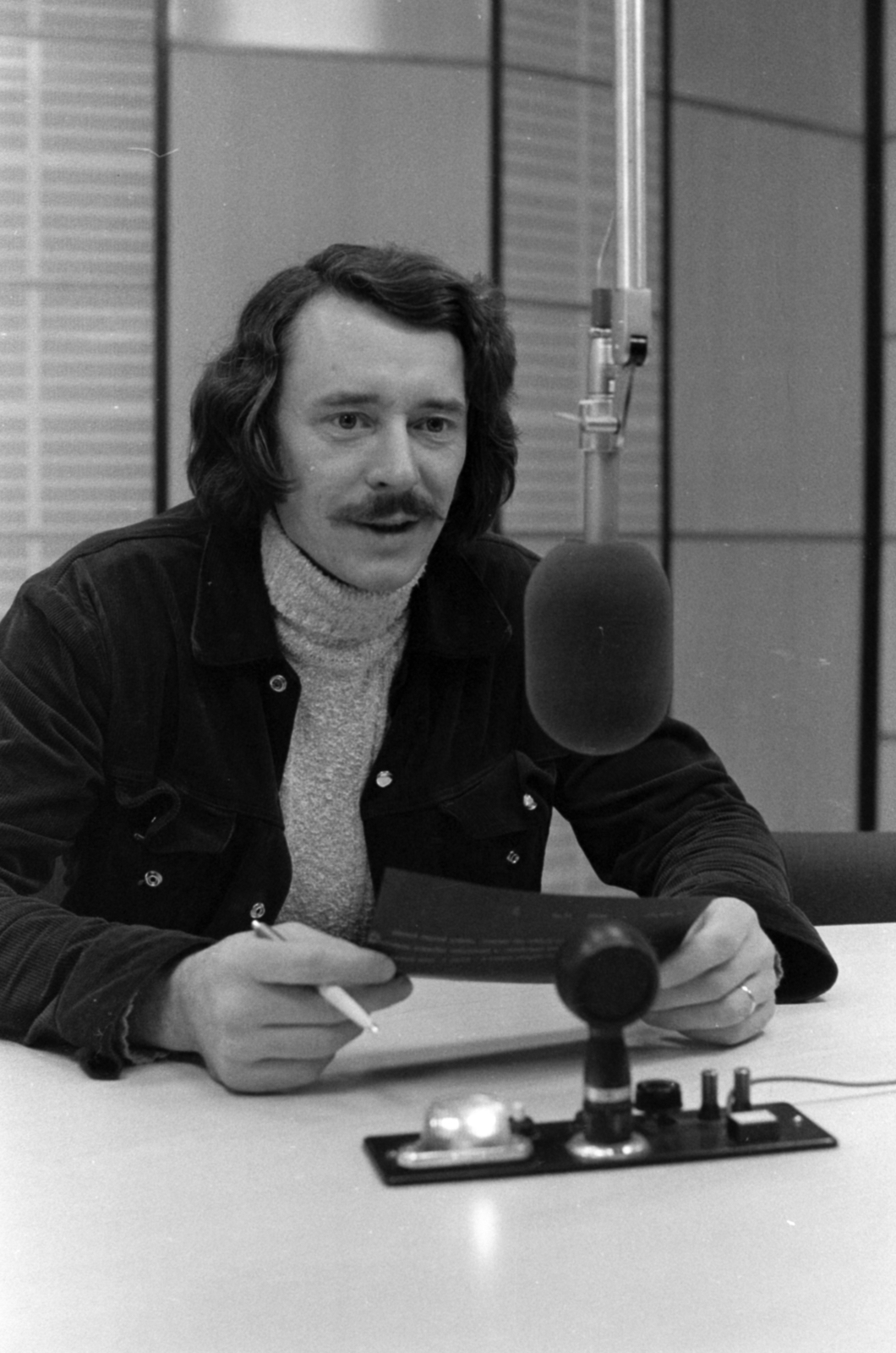 Hungary, Budapest VIII., a Magyar Rádió stúdiója, Földvári Géza szerkesztő-riporter., 1980, Szalay Zoltán, Budapest, Fortepan #190822