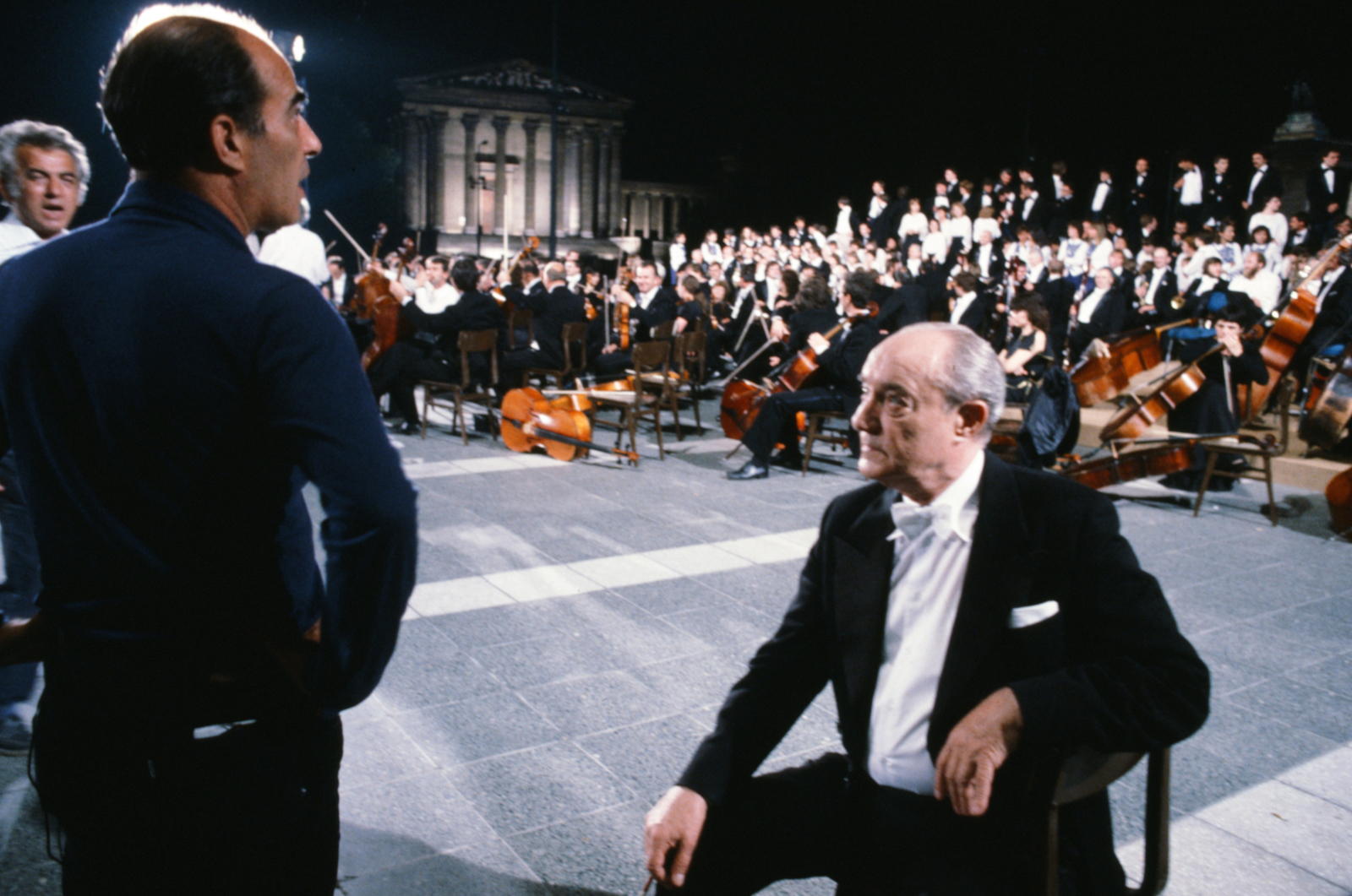 Hungary, Budapest XIV., Hősök tere, a Himnusz új felvételét készíti a Magyar Televízió. Horváth Ádám rendező, Ferencsik János karmester, egyesített ifjúsági kórus és a Magyar Rádió és Televízió szimfonikus zenekara., 1983, Szalay Zoltán, colorful, Budapest, Fortepan #190939