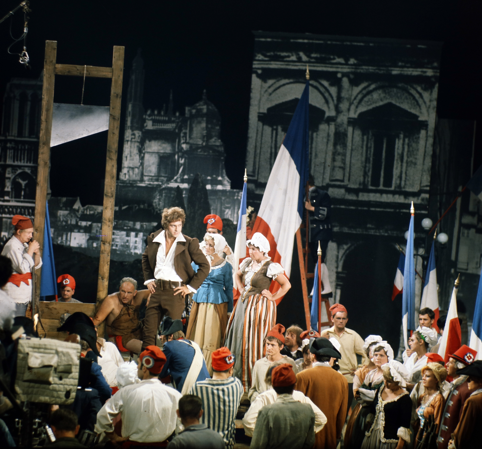 Hungary, Budapest XIV., Róna (Lumumba) utca, MAFILM stúdió, Madách Imre Az ember tragédiája című drámájából készült tévéfilm felvétele (rendező Szinetár Miklós). A IX. szín: Párizs, Ádám mint Danton szerepében Huszti Péter színművész., 1969, Szalay Zoltán, colorful, Budapest, Fortepan #191009