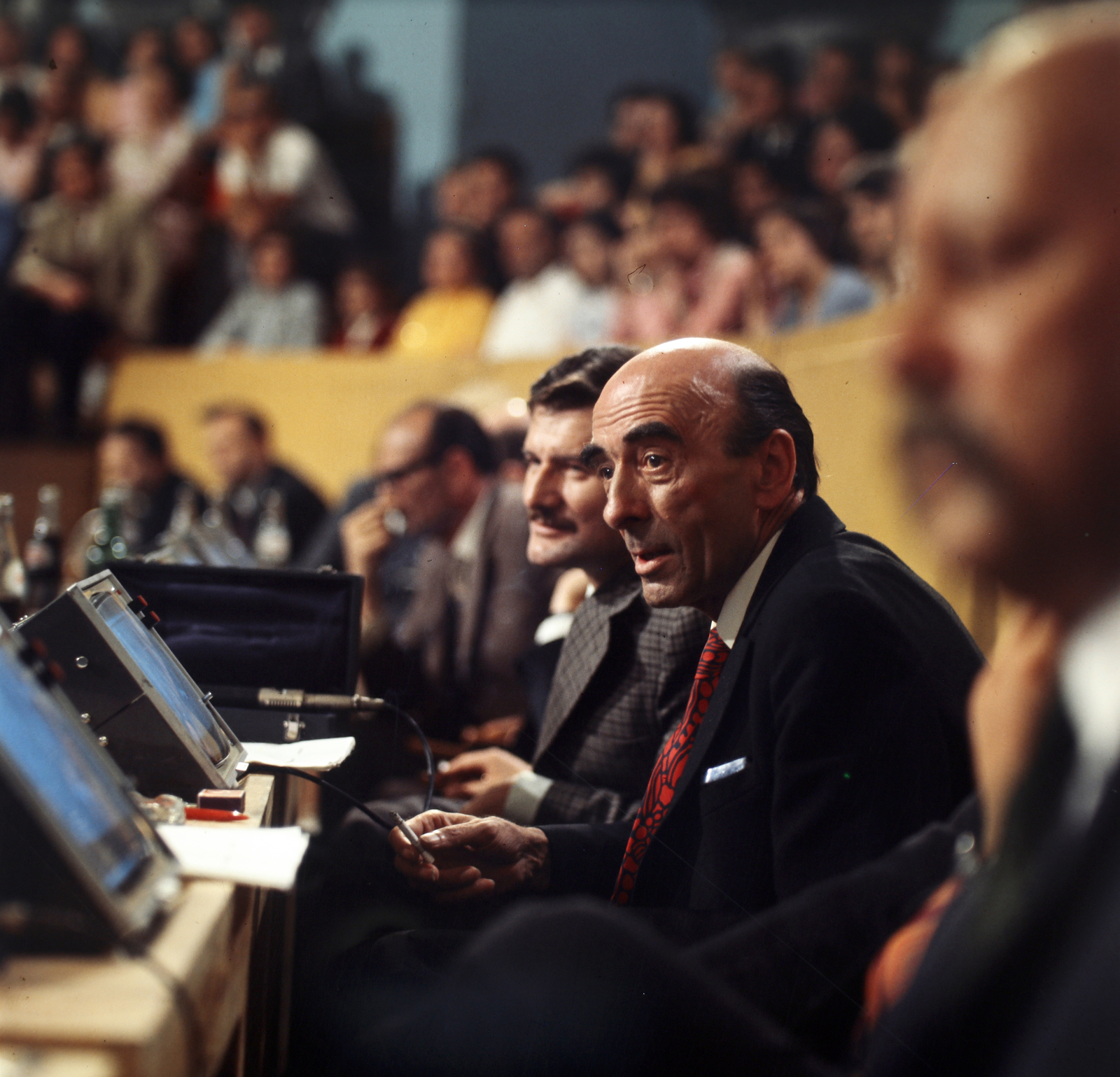 Hungary, Budapest V., Golgota út, Ganz-MÁVAG Művelődési Központ, a Magyar Televízió Ki mit tud? 1972. műsora. A vetélkedő zsürije, jobbról Rábai Miklós, Major Tamás és Petrovics Emil., 1972, Szalay Zoltán, colorful, Budapest, Fortepan #191054