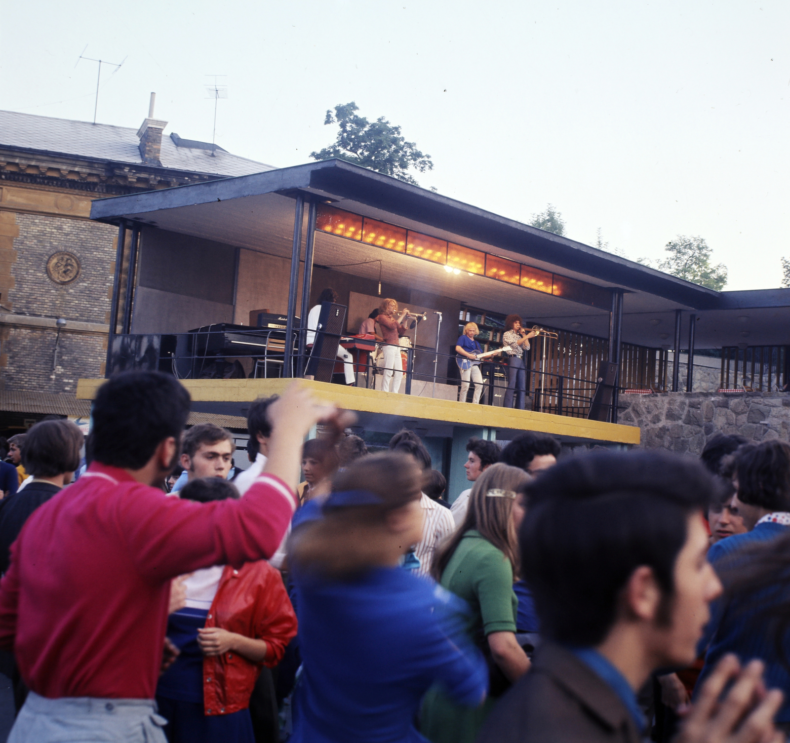 Hungary, Budapest I., Várkert Bazár, Budai Ifjúsági Park, a színpadon az Olympia zenekar., 1970, Szalay Zoltán, colorful, Budapest, Fortepan #191059