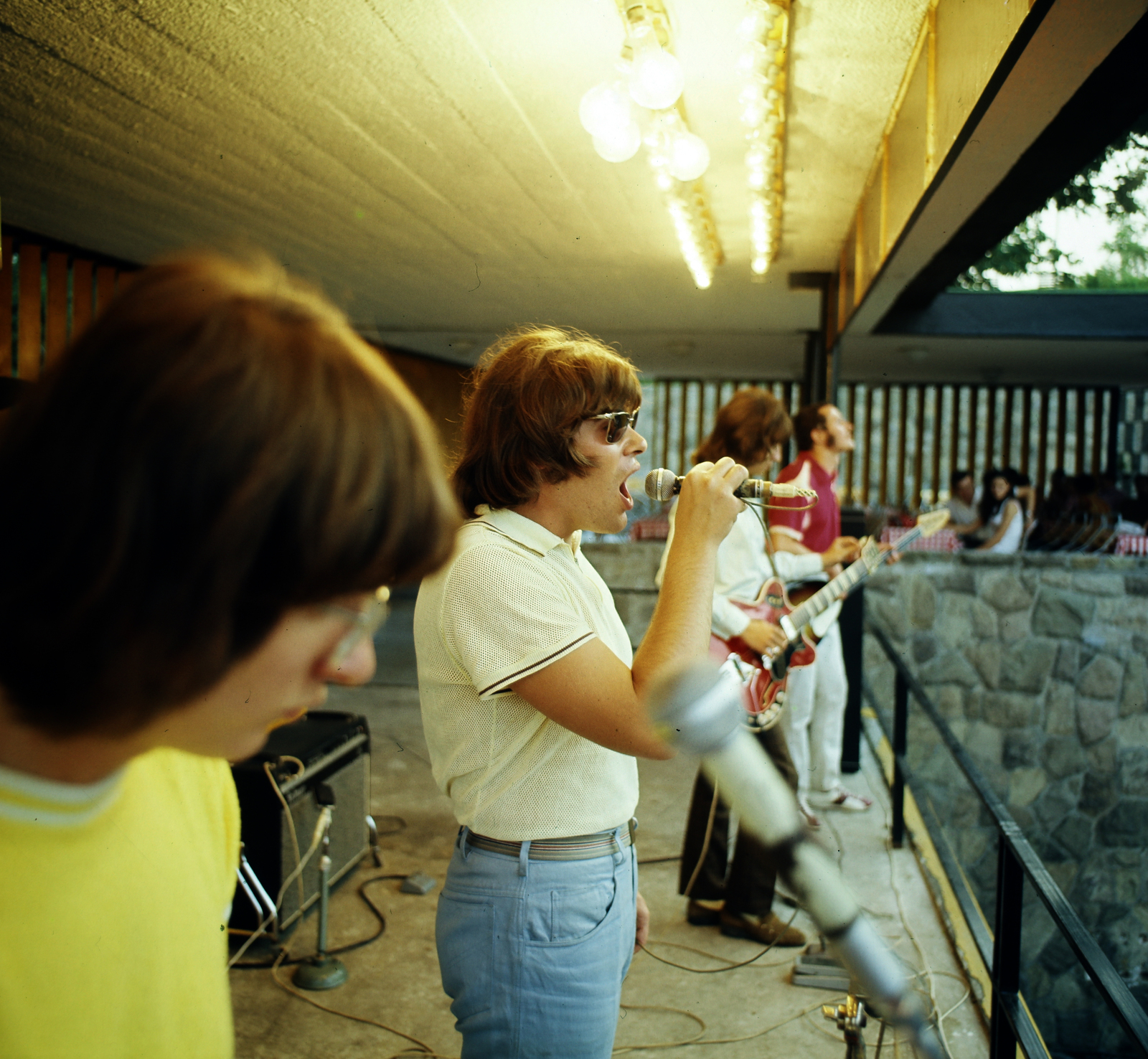Hungary, Budapest I., Várkert Bazár, Budai Ifjúsági Park. Gemini együttes: Markó András, Bardóczi Gyula (takarva), Szabó György Balázs, Kékes Zoltán, Várszegi Gábor., 1970, Szalay Zoltán, colorful, Budapest, Fortepan #191061