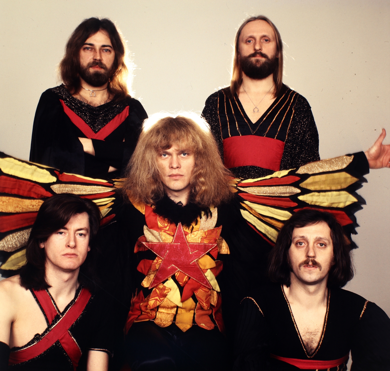 Magyarország, Omega együttes: elöl Debreczeni Ferenc, Kóbor János és Mihály Tamás, mögöttük Molnár György és Benkő László., 1976, Szalay Zoltán, színes, híres ember, Fortepan #191086