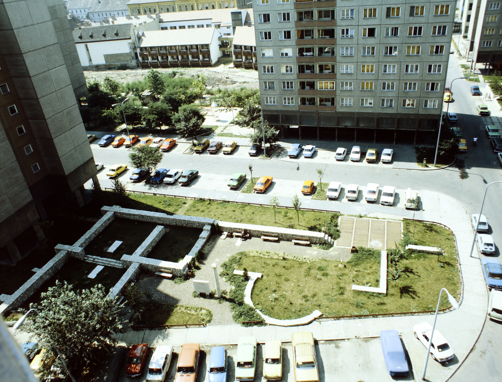 Hungary, Óbuda, Budapest III., kilátás a Flórián tér 4-5. számú épületből, jobbra a Kórház utca, a római romokon túl a Polgár utca., 1979, Szalay Zoltán, colorful, Budapest, plan view, Fortepan #191106