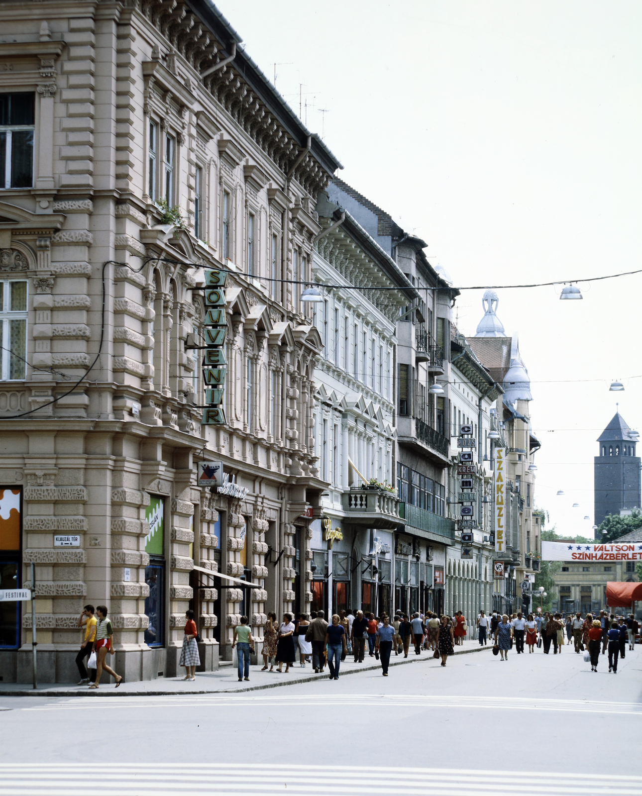 Hungary, Szeged, Kárász utca a Dugonics tér felé nézve, háttérben a Honvéd téren a református templom tornya látszik., 1969, Szalay Zoltán, colorful, Fortepan #191110