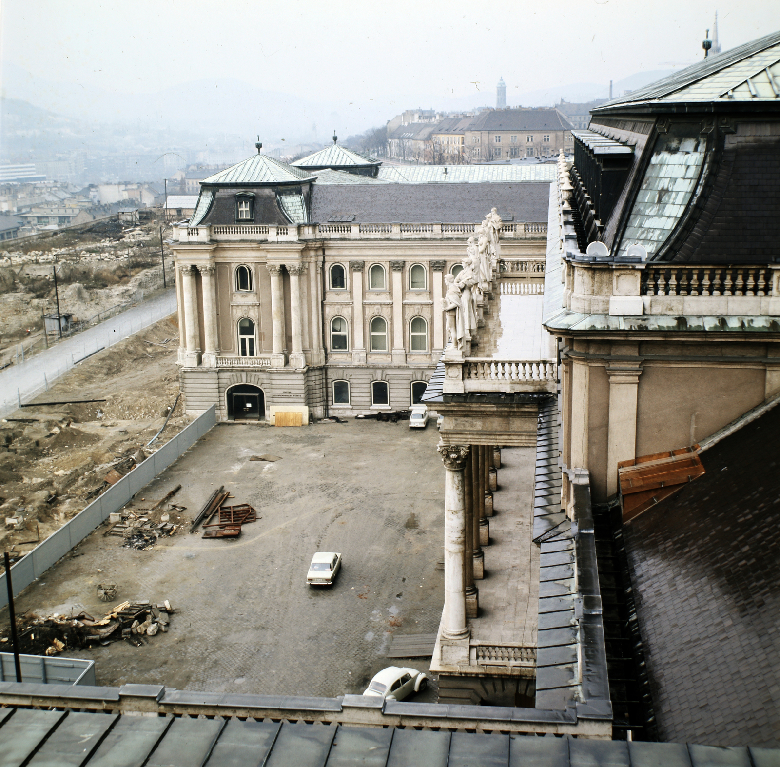 Hungary, Budapest I., Budavári Palota (korábban Királyi Palota), a Hunyadi udvar felújítása., 1980, Szalay Zoltán, colorful, Budapest, Fortepan #191186