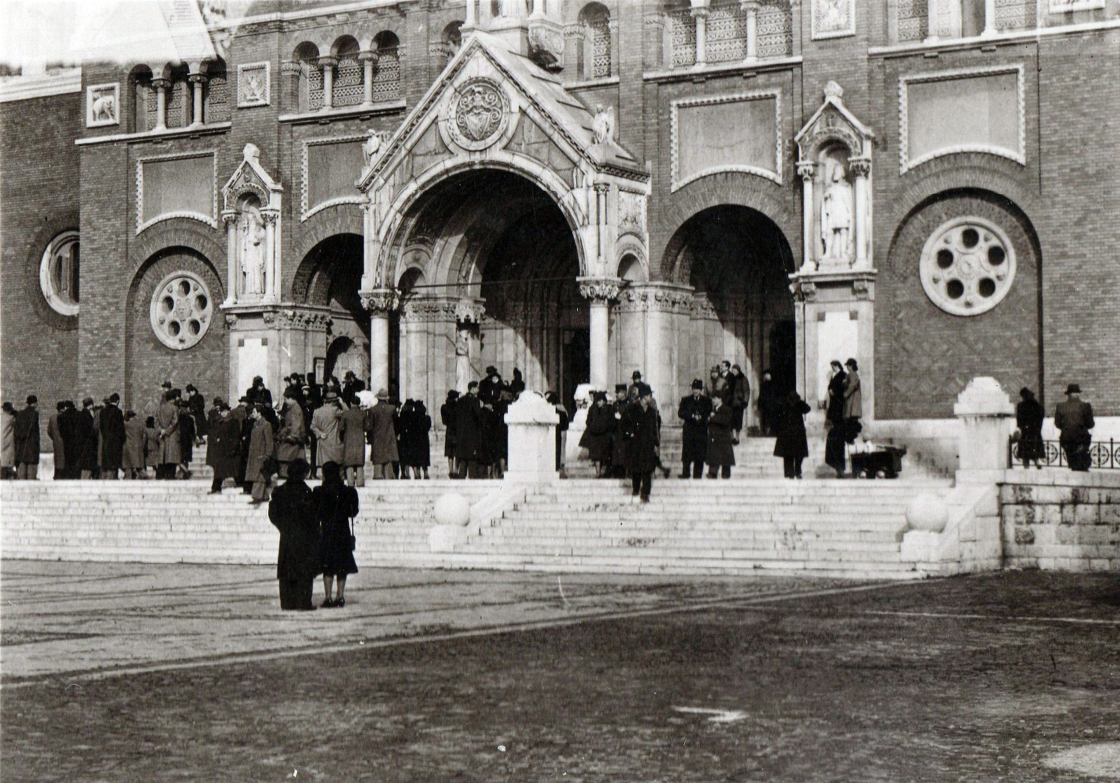 Magyarország, Szeged, Dóm tér, a Fogadalmi templom főbejárata., 1933, Fabriczius/Bodnár, Fortepan #191214