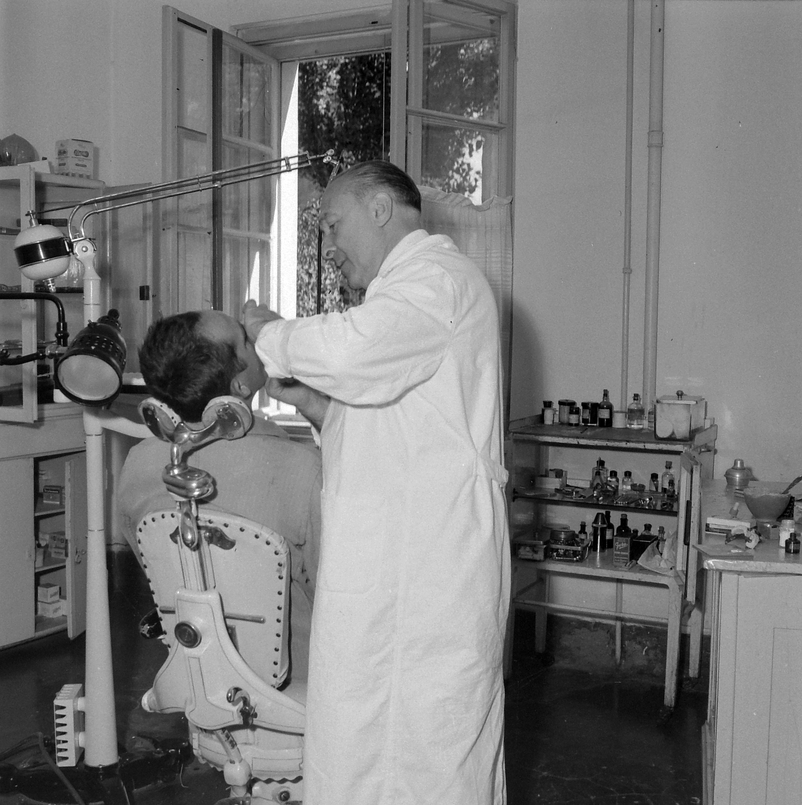 1962, Kotnyek Antal, dentist, doctor's office, physical examination, dentist, Fortepan #19122