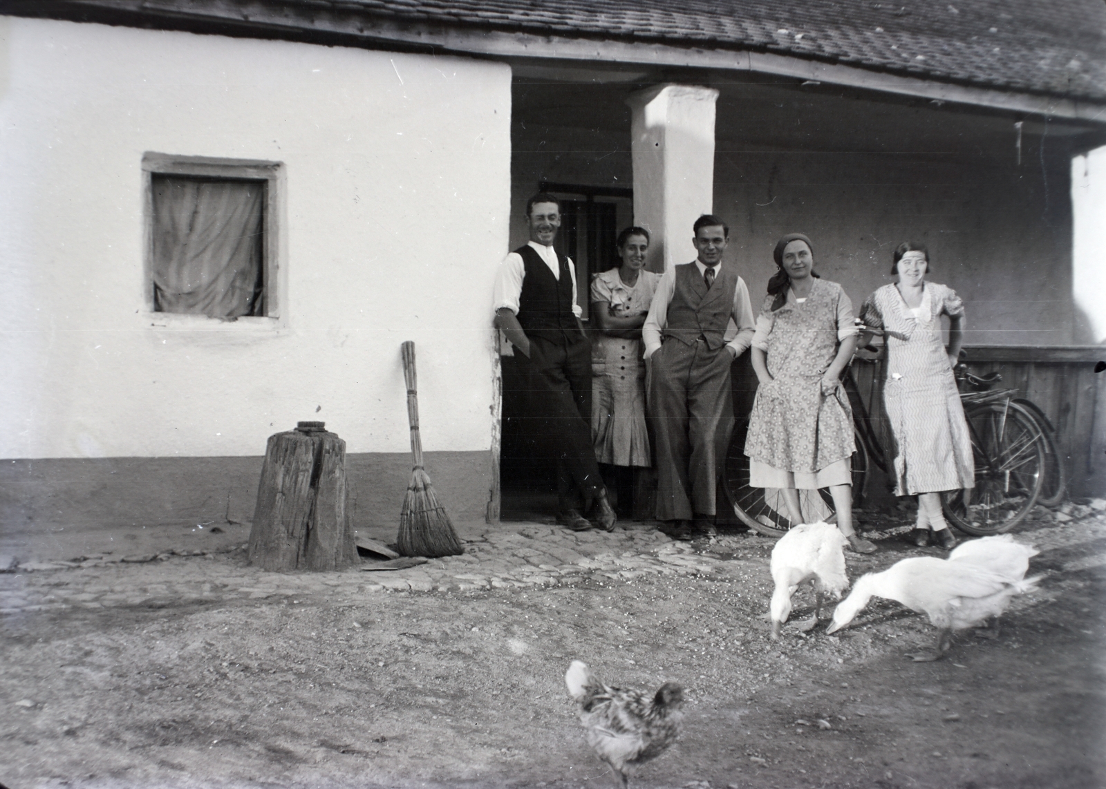 1932, Fenyvesi Tibor, family, broom, poultry, Fortepan #191240