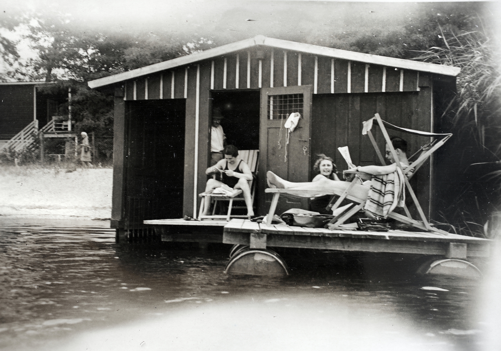 Hungary, Dömsöd, Dab (ekkor önálló, ma a község része) Duna-part., 1937, Kieselbach Gyula, deck chair, Bath house, Fortepan #191302