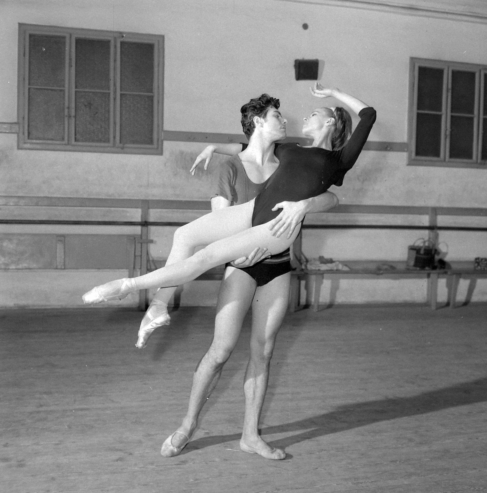 Hungary, Budapest VI., a Magyar Állami Operaház balett próbaterme, Róna Viktor és Orosz Adél balettművészek., 1959, Kotnyek Antal, celebrity, ballet, Budapest, ballerina, dance, Fortepan #19131
