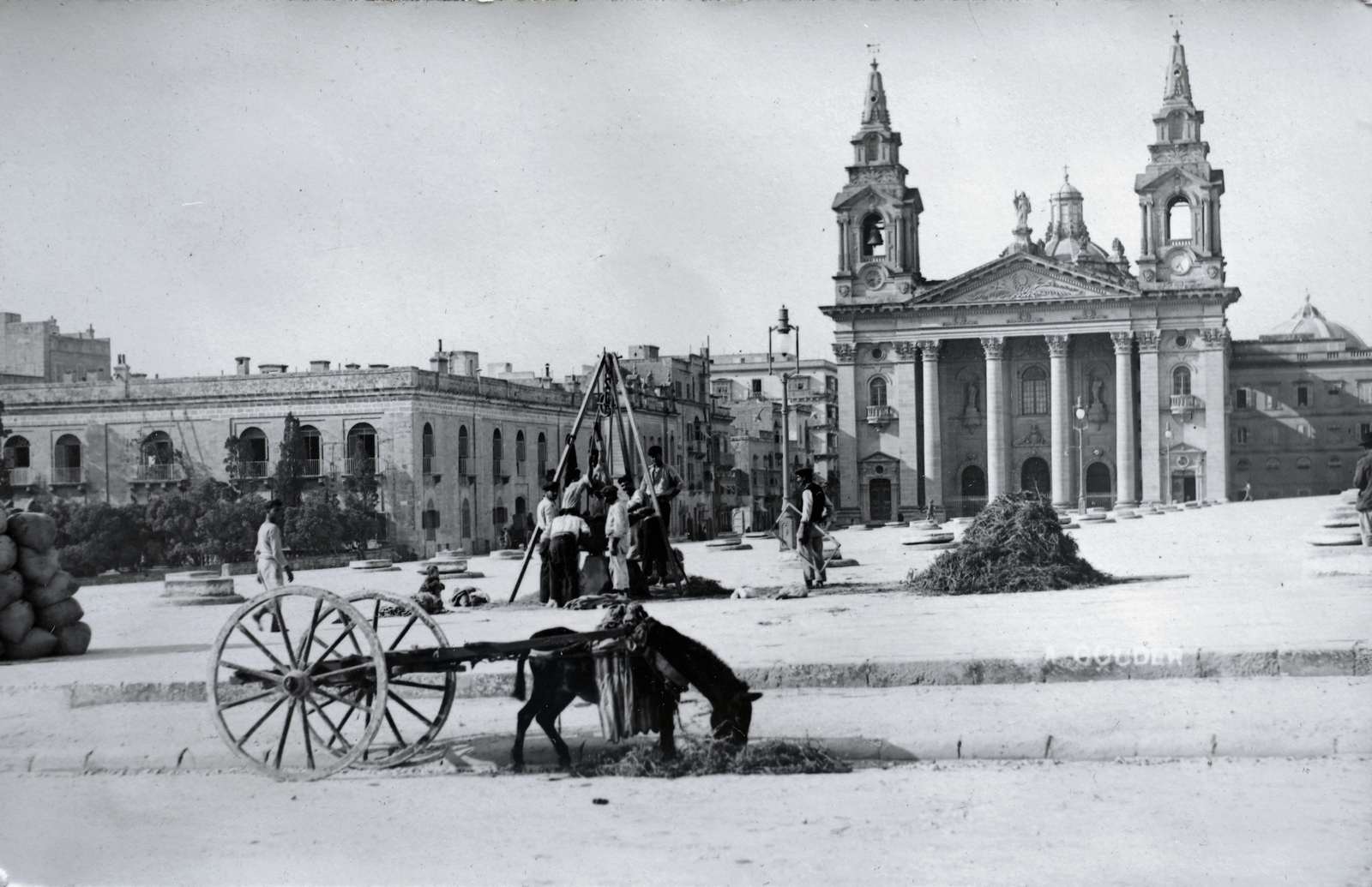 Malta, Floriana, Szent Publius-templom (San Publiju)., 1928, Kieselbach Gyula, water well drilling, hay, cart, Fortepan #191386
