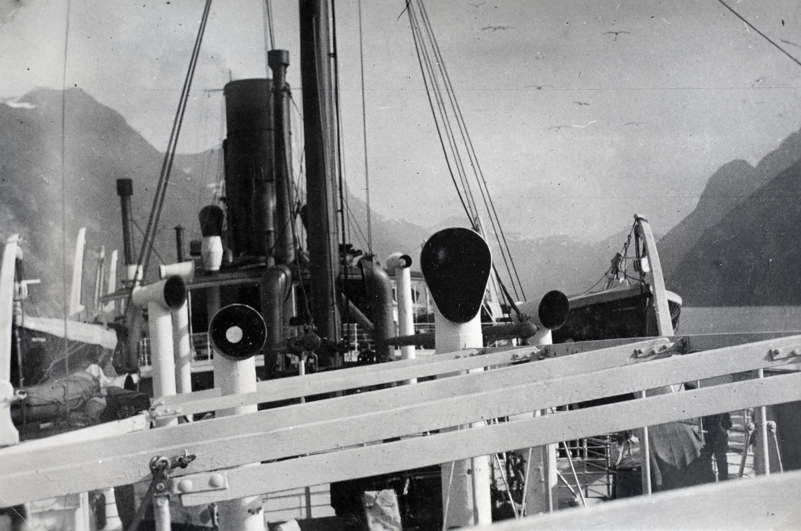 Norway, Sunnylvs-fjord, a felvétel az SS Sierra Cordoba óceánjáró hajó fedélzetén készült., 1935, Kieselbach Gyula, Fortepan #191427